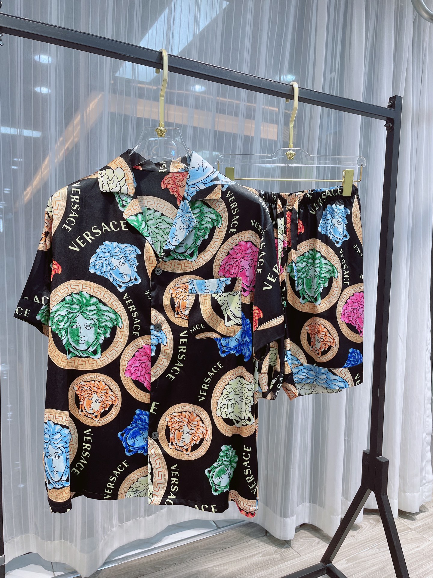 NO:142091,Paijia original new model is available for sale Fanfan high-end home clothing Short-sleeved shorts for couples, same style as men and women, uses high-end South Korean silk fabric, comfortable upper body effect, same style as men and women, size M-3XL (silk products should not be washed by machine, it is recommended to wash by hand or wash with laundry bag), shorts, T-shirt, real silk, alexander wang19860909派家原创 新款上市 范范 高端家居服 短袖短裤 情侣男女同款 采用高定南韩丝面料,上身效果舒适,男女同款,尺码M—3XL（ 真丝产品切勿机洗,建议手洗或者洗衣袋洗）,,shorts,T-shirt,real silk,alexander wang,Men's clothing