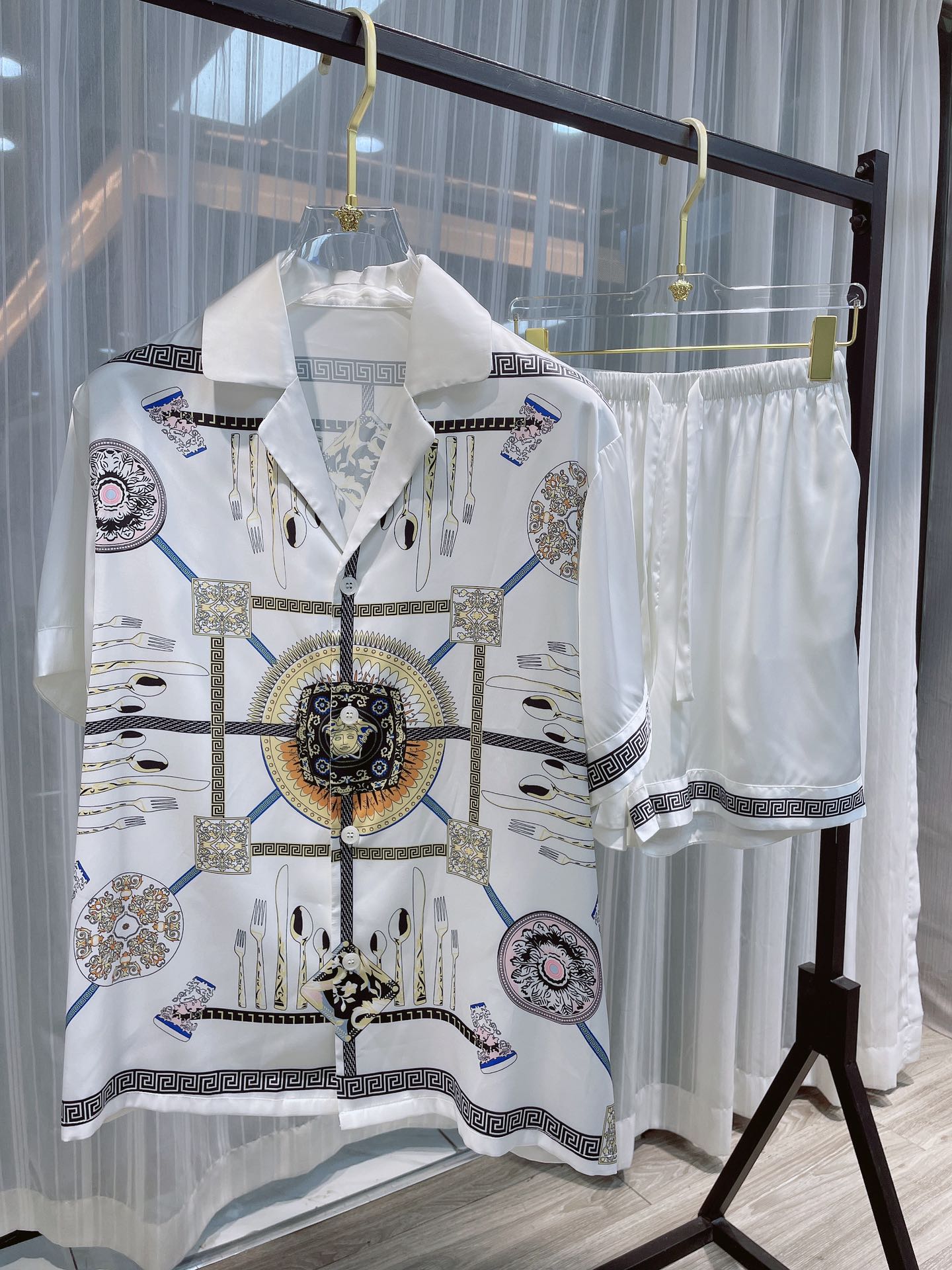 NO:142096,Paijia original new model is available for sale Fanfan high-end home clothing Short-sleeved shorts for couples, same style as men and women, uses high-end South Korean silk fabric, comfortable upper body effect, same style as men and women, size M-3XL (silk products should not be washed by machine, it is recommended to wash by hand or wash with laundry bag), shorts, T-shirt, real silk, alexander wang19860909派家原创 新款上市 范范 高端家居服 短袖短裤 情侣男女同款 采用高定南韩丝面料,上身效果舒适,男女同款,尺码M—3XL（ 真丝产品切勿机洗,建议手洗或者洗衣袋洗）,,shorts,T-shirt,real silk,alexander wang,Men's clothing