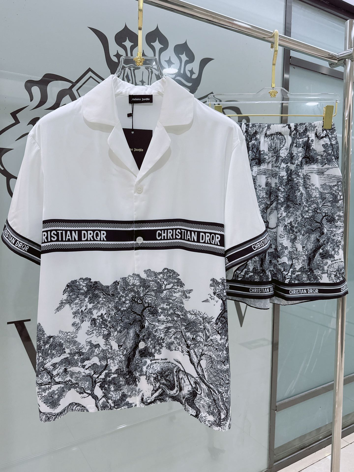 NO:142105,Original new style, new, real shot, Didi DRQR couples, men and women, shorts, high-end home clothing suit, men and women, uses high-end Korean silk fabric, comfortable upper body effect, size M-3XL (silk products should not be machine-washed, recommended to wash by hand or laundry bag), shorts, T-shirt, real silk, alexander wang19860909派家原创 新款上新 实物拍摄 迪迪DRQR 情侣男女同款套装 短袖短裤 高端家居服套装,男女同款,采用高定韩国丝面料,上身效果舒适,尺码M—3XL（真丝产品切勿机洗,建议手洗或者洗衣袋洗）,,shorts,T-shirt,real silk,alexander wang,Men's clothing