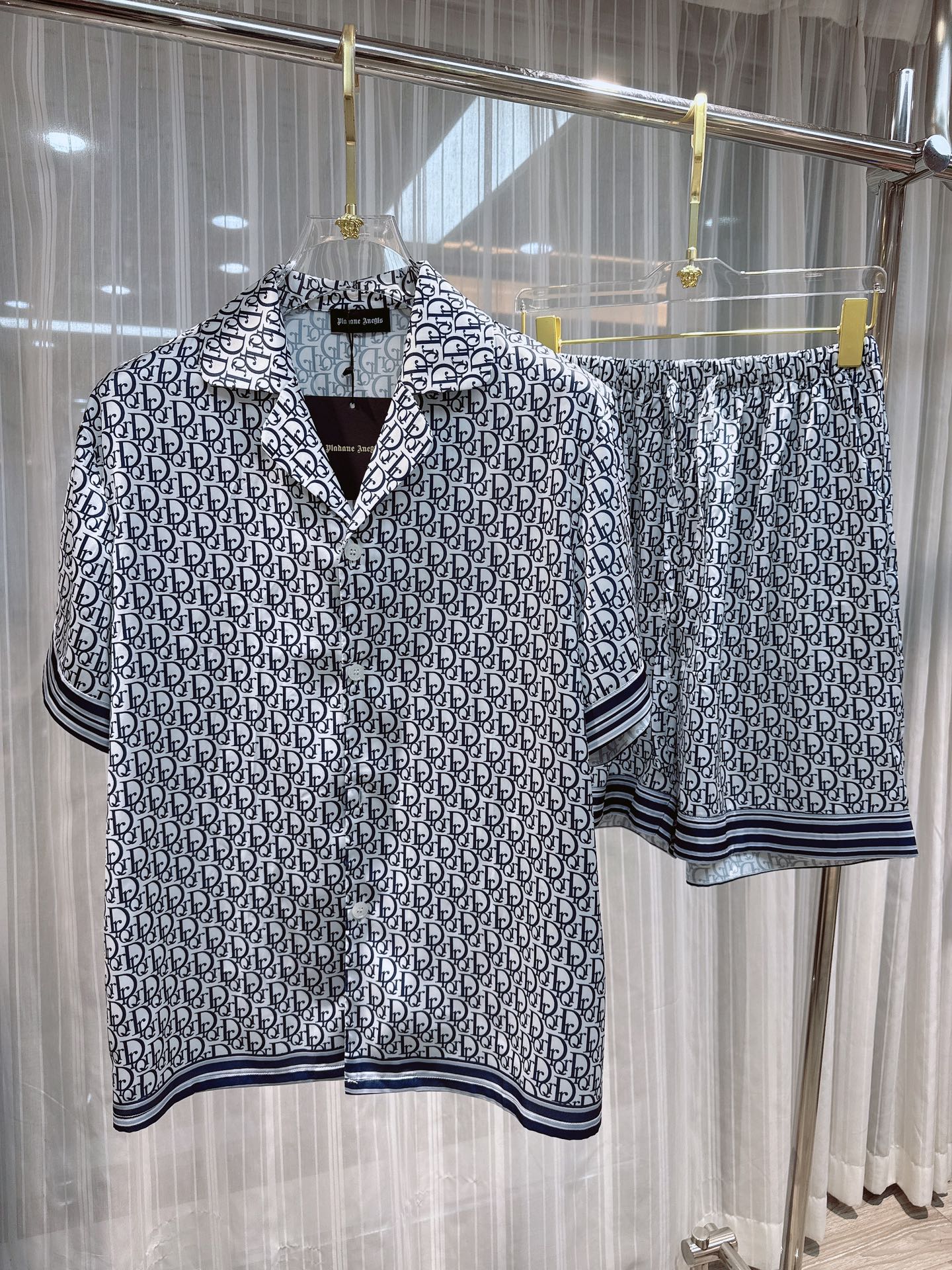 NO:142090,Paijia original new model is available. Didi Drqr high-end home clothing. Short-sleeved shorts. Couples are the same as men and women. It uses high-end South Korean silk fabric, with comfortable upper body effect, the same as men and women. Size M-3XL (silk products should not be machine-washed, it is recommended to wash by hand or wash with laundry bags), shorts, T-shirt, real silk, alexander wang19860909派家原创 新款上市 迪迪Drqr 高端家居服 短袖短裤 情侣男女同款 采用高定南韩丝面料,上身效果舒适,男女同款,尺码M—3XL（ 真丝产品切勿机洗,建议手洗或者洗衣袋洗）,,shorts,T-shirt,real silk,alexander wang,Men's clothing