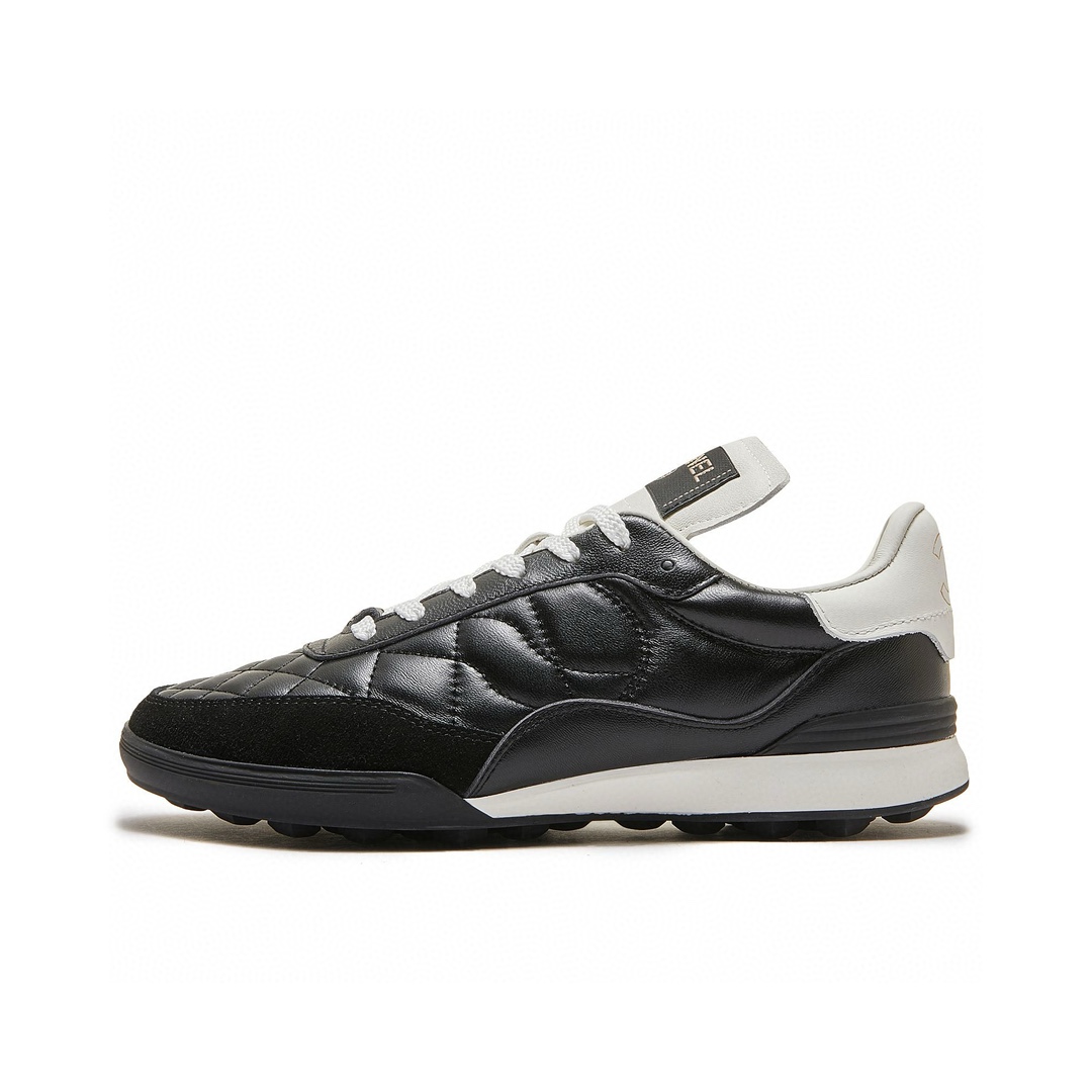 ¡Sin ganancias a precio real! Chanel Chanel - Zapatillas casual con encimera 2024 Este diseño clásico; la parte superio…