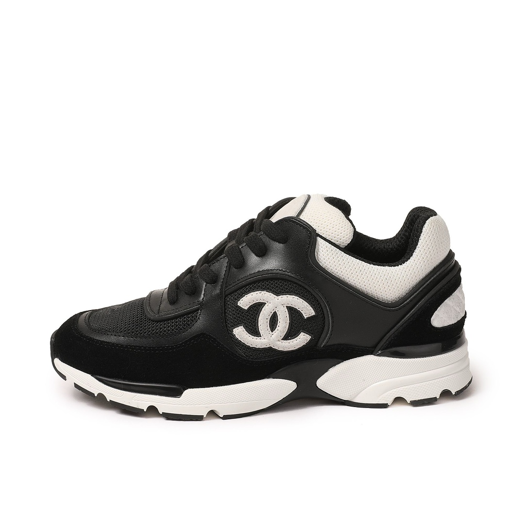 ¡Sin ganancias a precio real! Chanel Chanel - Zapatillas casual con encimera 2023 Este diseño clásico; la parte superio…