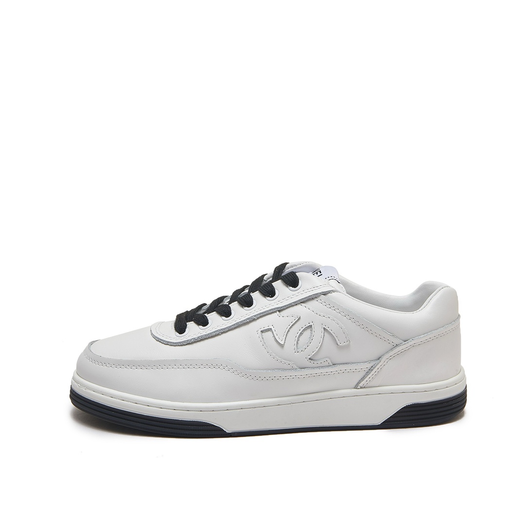 ¡Sin ganancias a precio real! Chanel Chanel - Zapatillas casual con encimera 2024 Este diseño clásico; la parte superio…