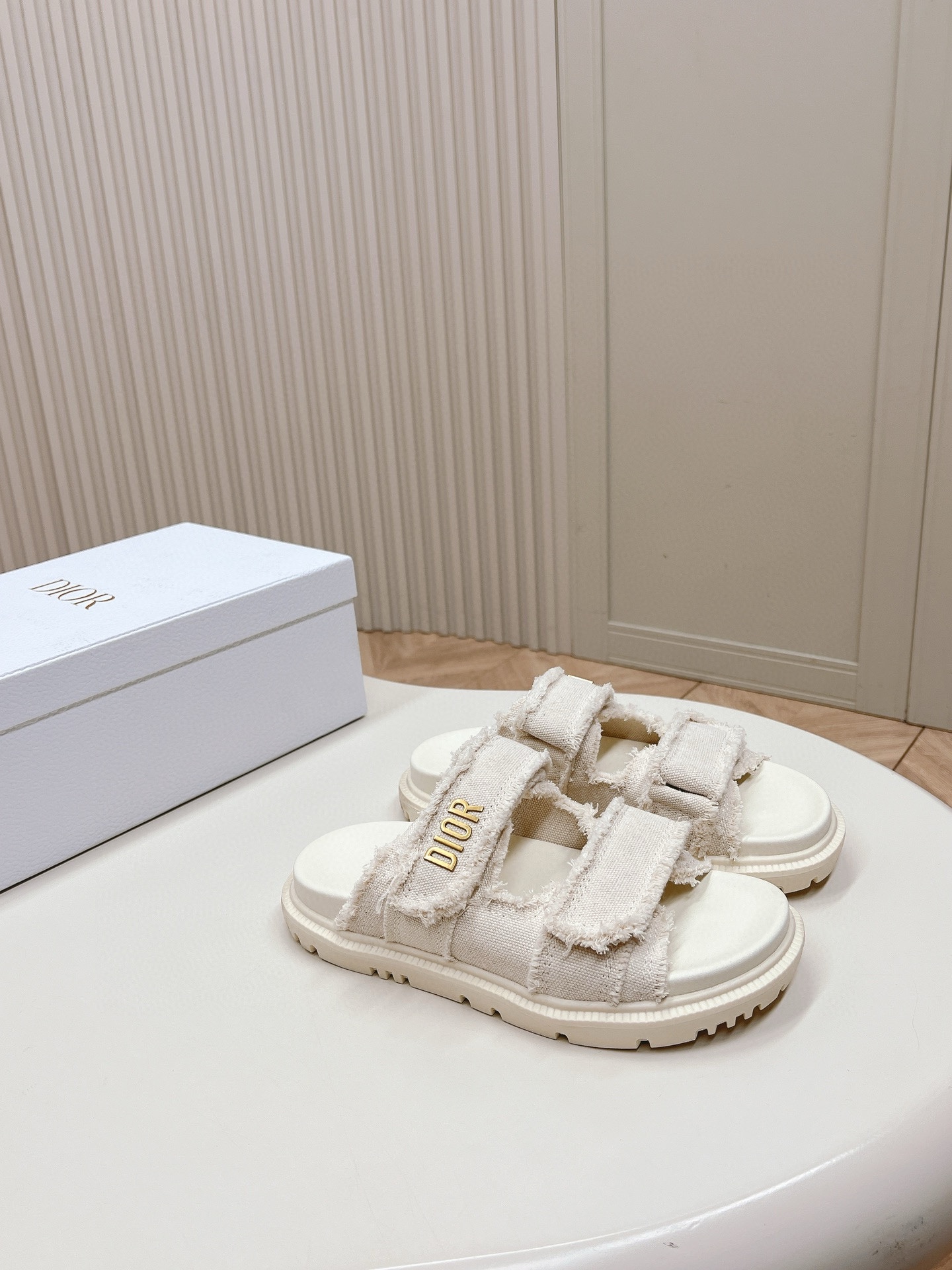 ¡Sin ganancias a precio real! Actualización clásica más 2024 nuevos colores y lo último en telas Serie Dior Dior Classi…