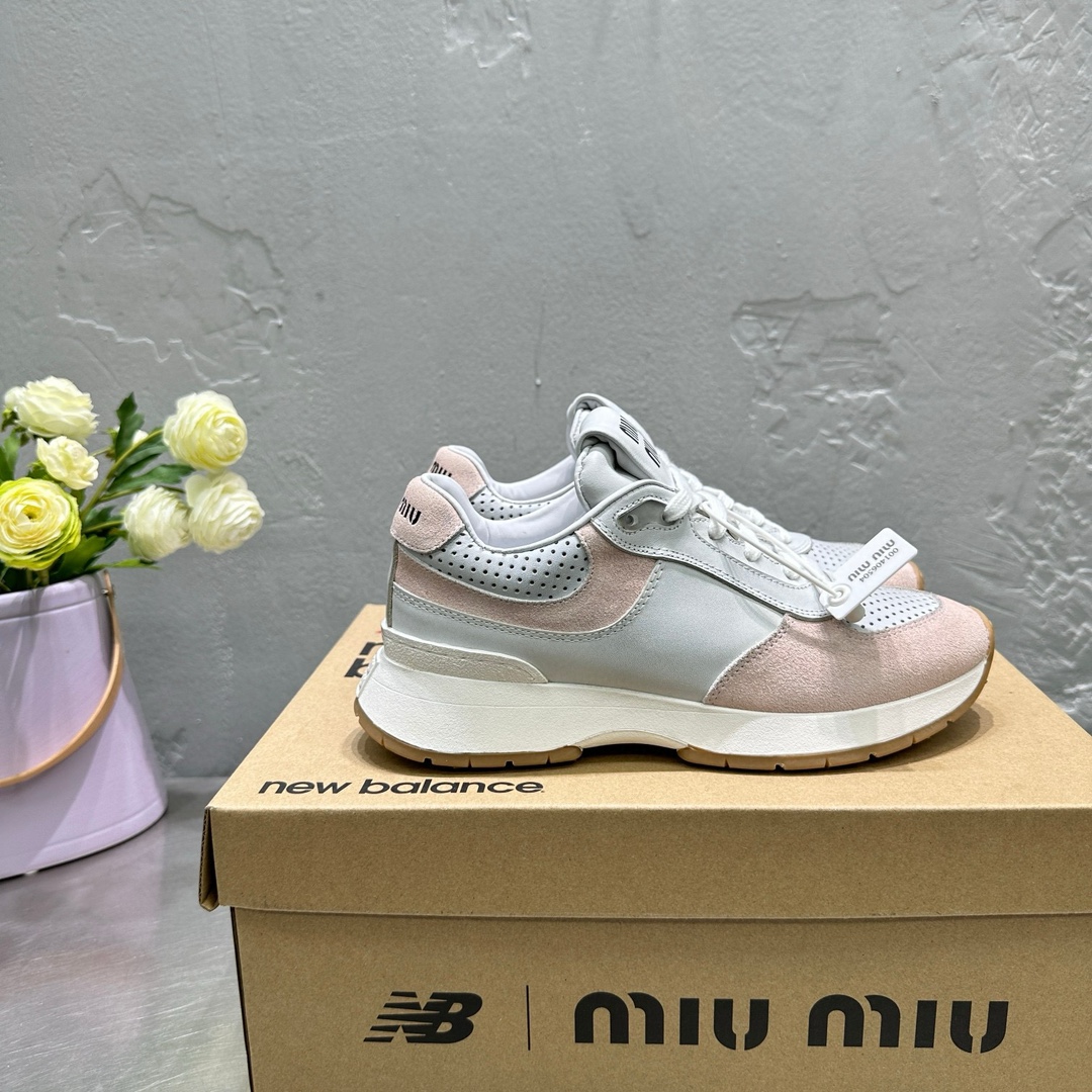 ¡Sin ganancias a precio real! 🔥🔥🔥🔥𝟮𝟬𝟮𝟰/𝐬𝐬 𝐌𝐢𝐮 𝐌𝐢𝐮 Miu Miu último💥 zapatos viejos y sucios blanqueados …