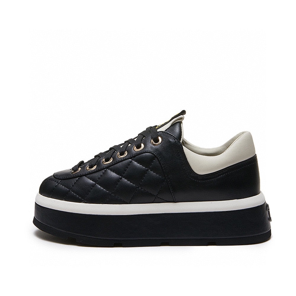 ¡Sin ganancias a precio real! Chanel Chanel - 2024 Zapatos deportivos informales con encimera Este diseño clásico; el e…