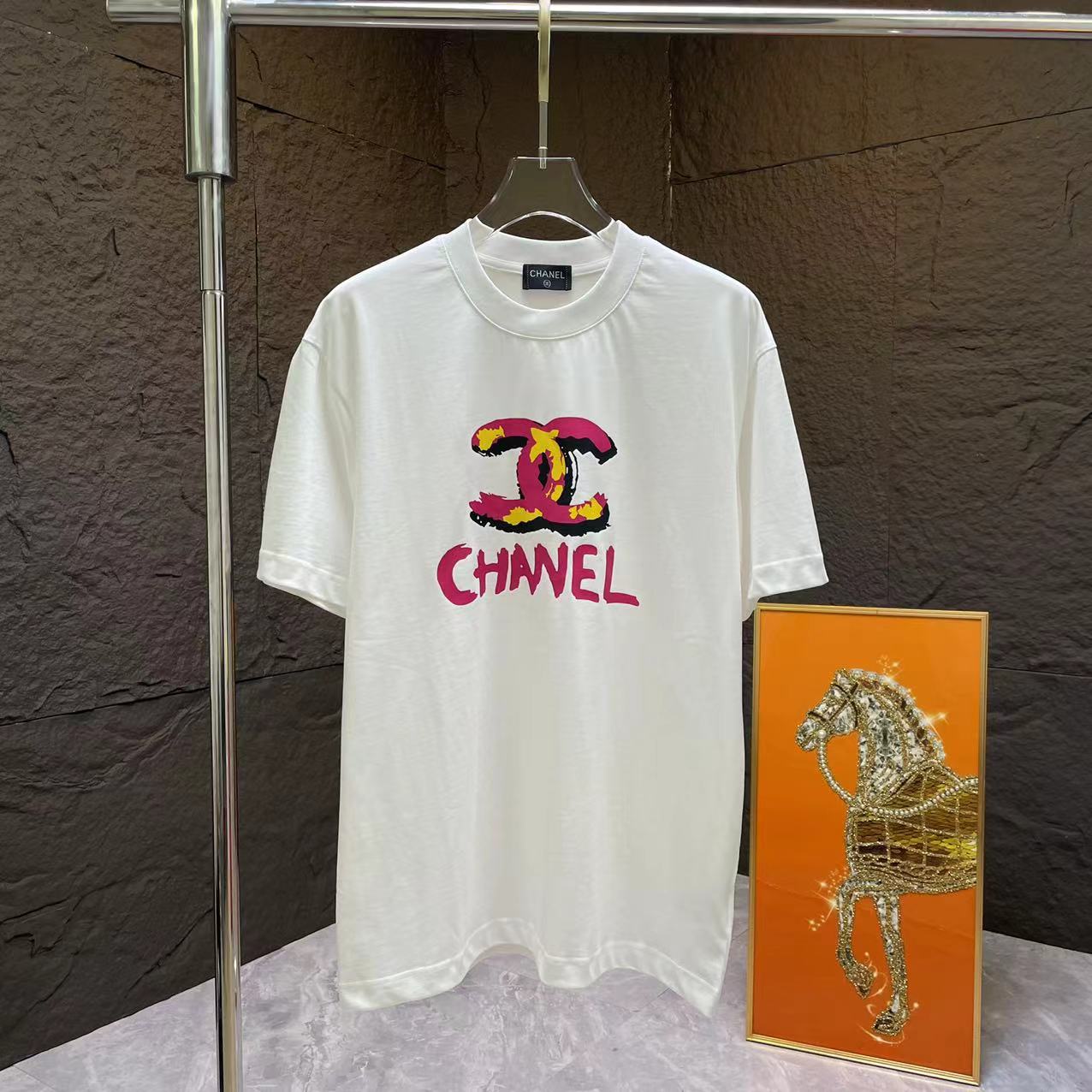 CHANEL* Chanel* Camiseta de manga corta, nueva temporada primavera-verano 24, estampado pesado, algodón puro …