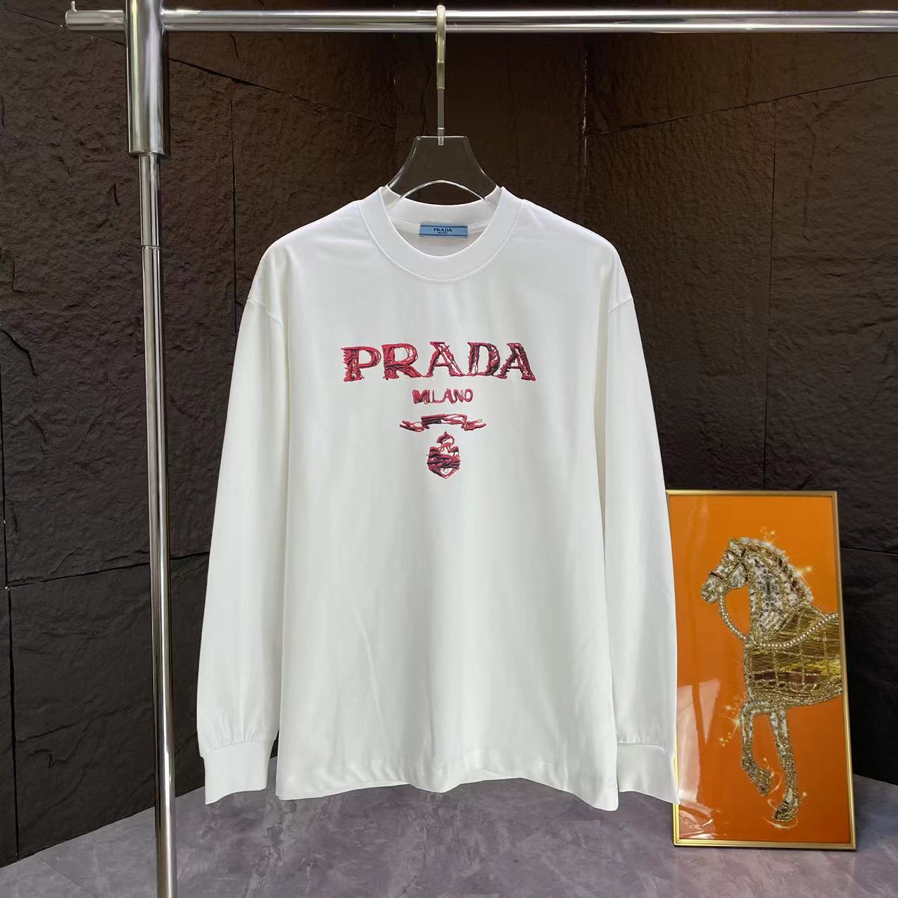 PRA* Prada* Nueva camiseta de manga larga de otoño/invierno. Colores: negro, blanco. Tallas: S M L XL