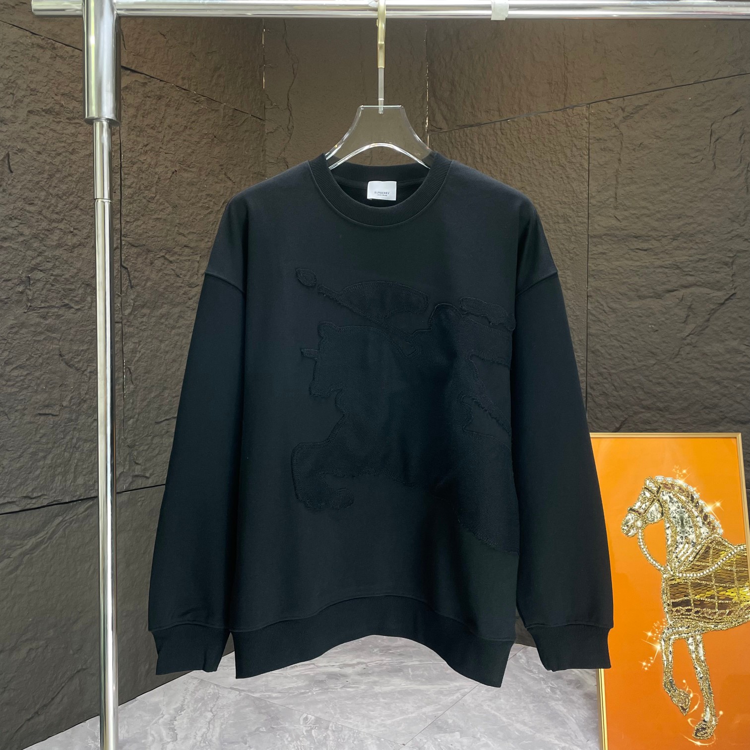 “2024 BUR Barbara Cotton-Crunches Winter Jacket in Black and White” - 图片 1