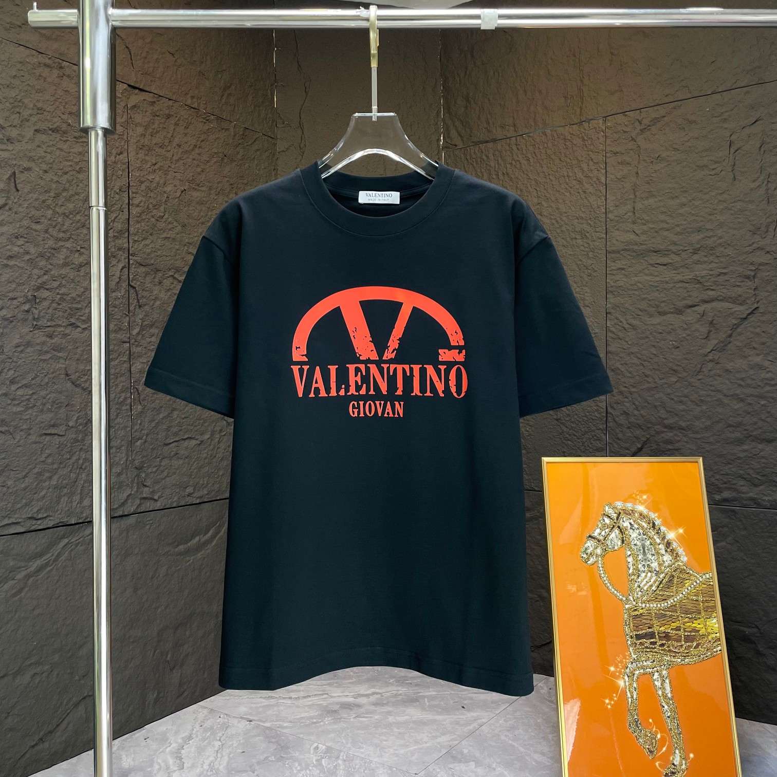 VALENT* Valentino* Nueva temporada primavera/verano 2025, camiseta de manga corta de algodón pesado con estampado de le…