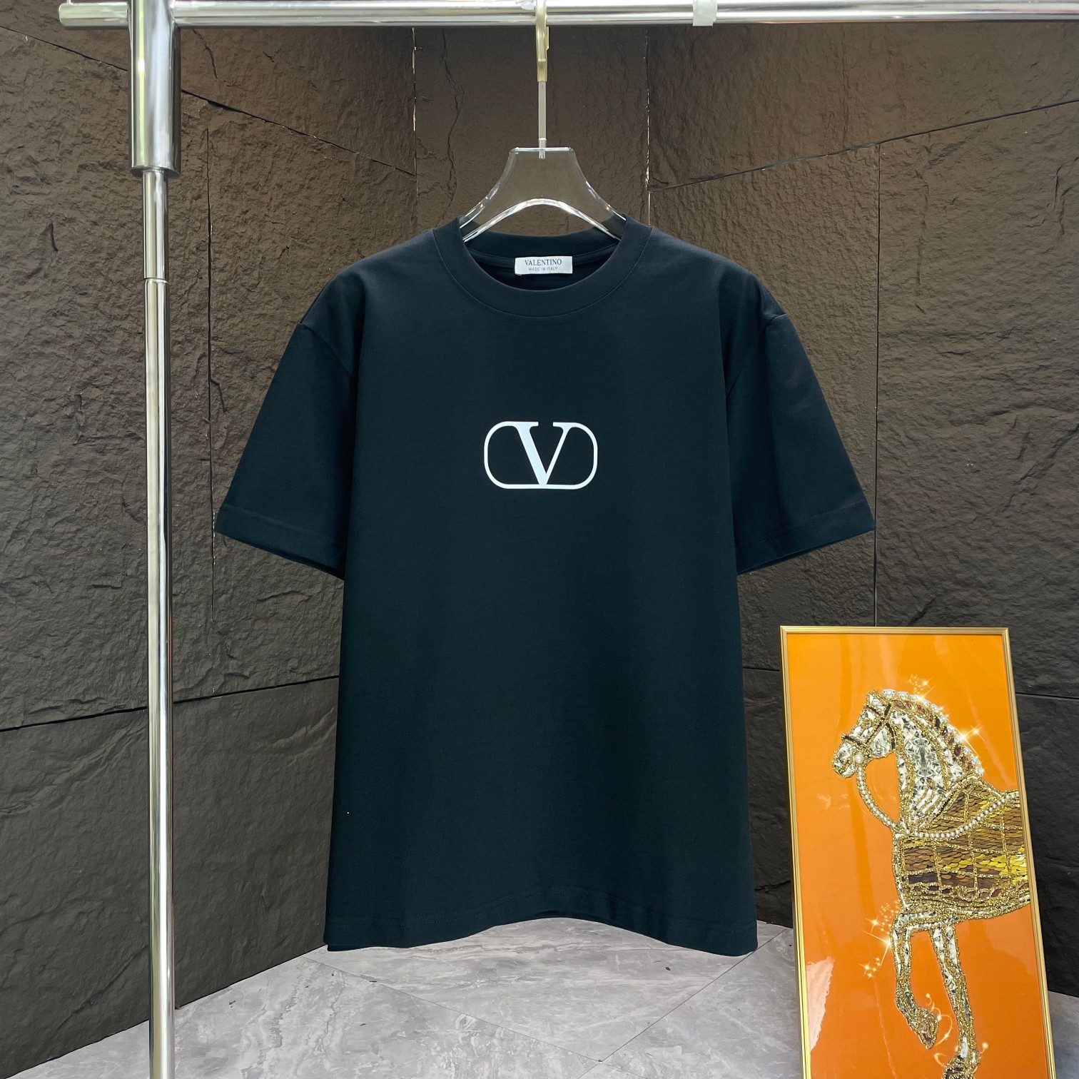 VALENT* Valentino* Nueva temporada primavera/verano 2025, camiseta de manga corta de algodón pesado con estampado de le…