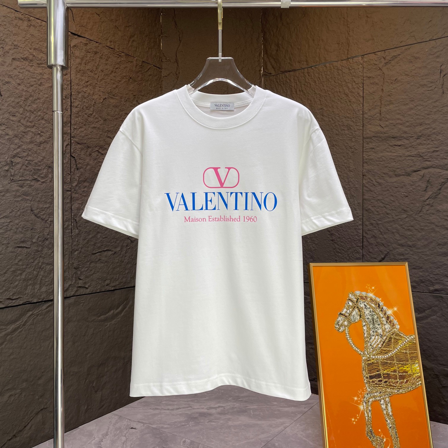 VALENT* Valentino* Nueva temporada primavera/verano 2025, camiseta de manga corta de algodón pesado con estampado de le…