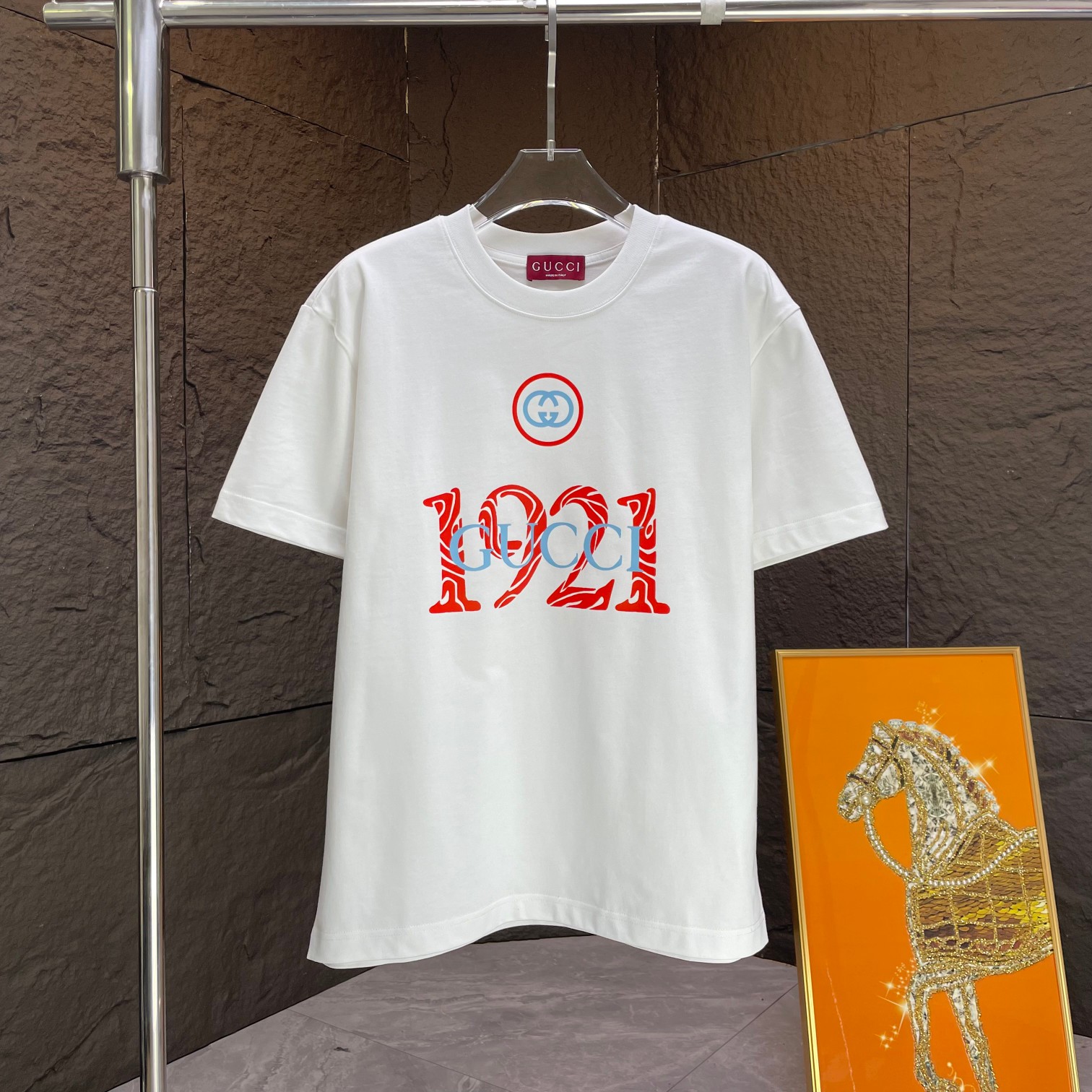 GUCC* Camiseta de manga corta nueva de la colección primavera-verano 2025 de Gucci, algodón pesado con estampado de let…