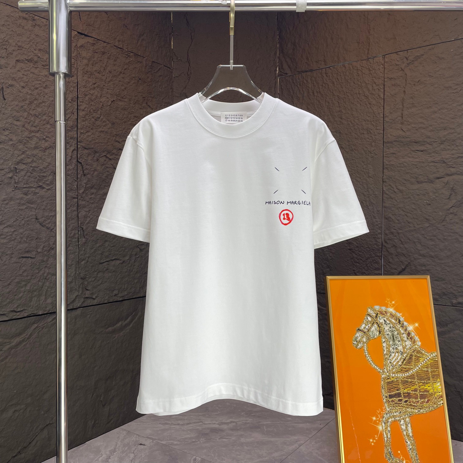 Camiseta de manga corta MM6* Maison Margiela* 2025 primavera-verano nuevo modelo. Algodón pesado con estampado de letra…