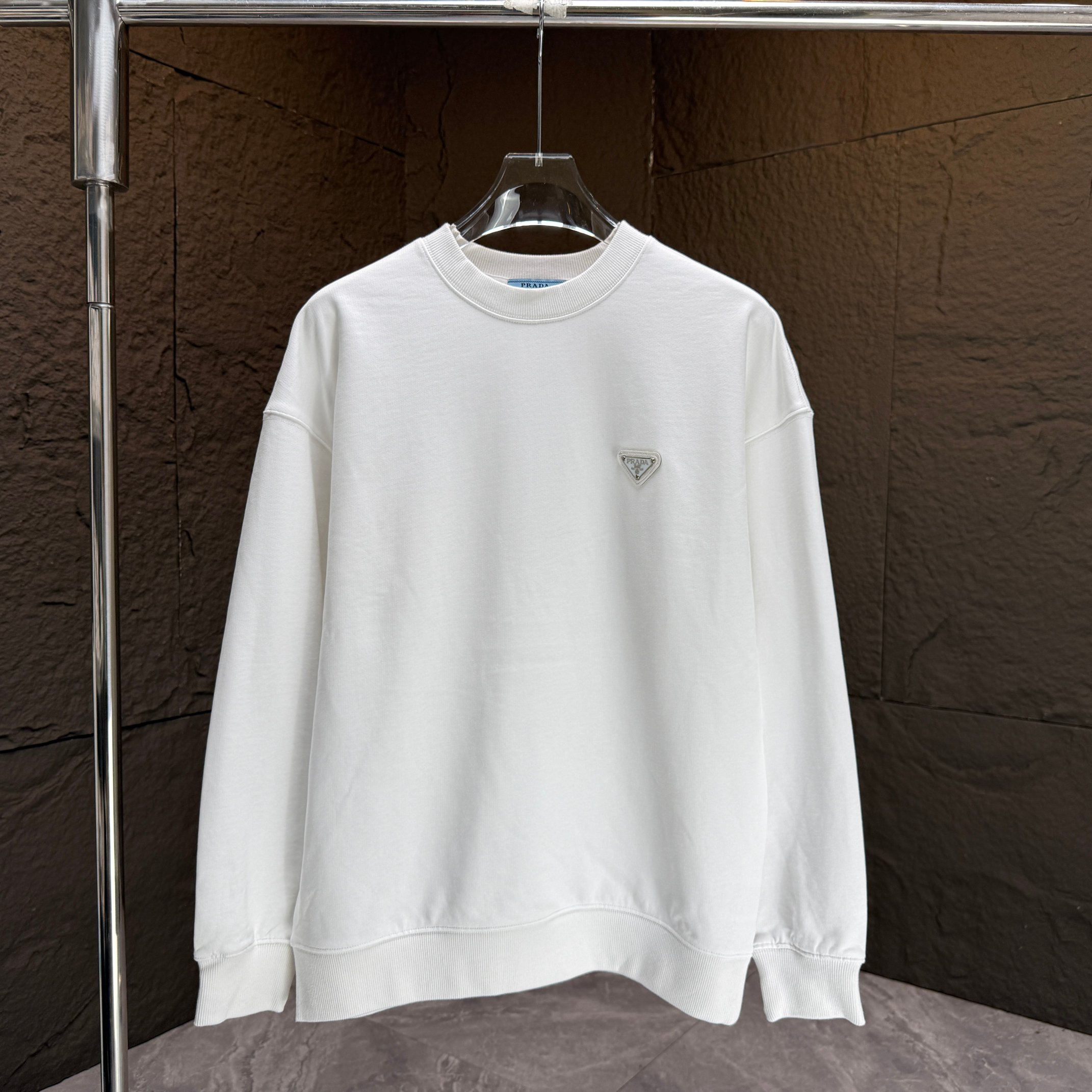 PRAD * Prada * 2025 nueva sudadera con cuello redondo de otoño e invierno 400 g de felpa de algodón con logo de letra t…