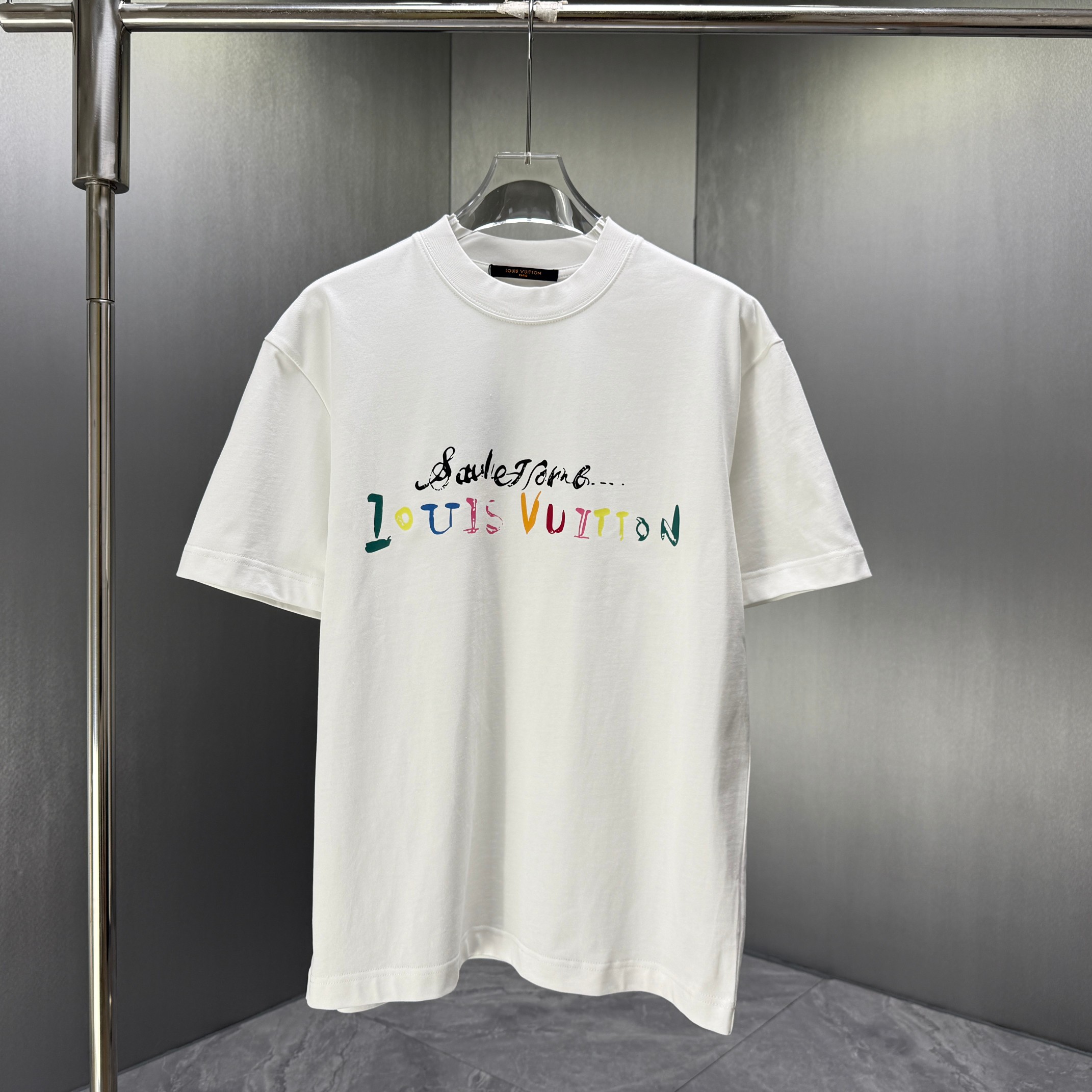 P70 LOUIS* Louis LV* 2026 primavera y verano nueva camiseta de manga corta Impresión personalizada de logotipo de letra…