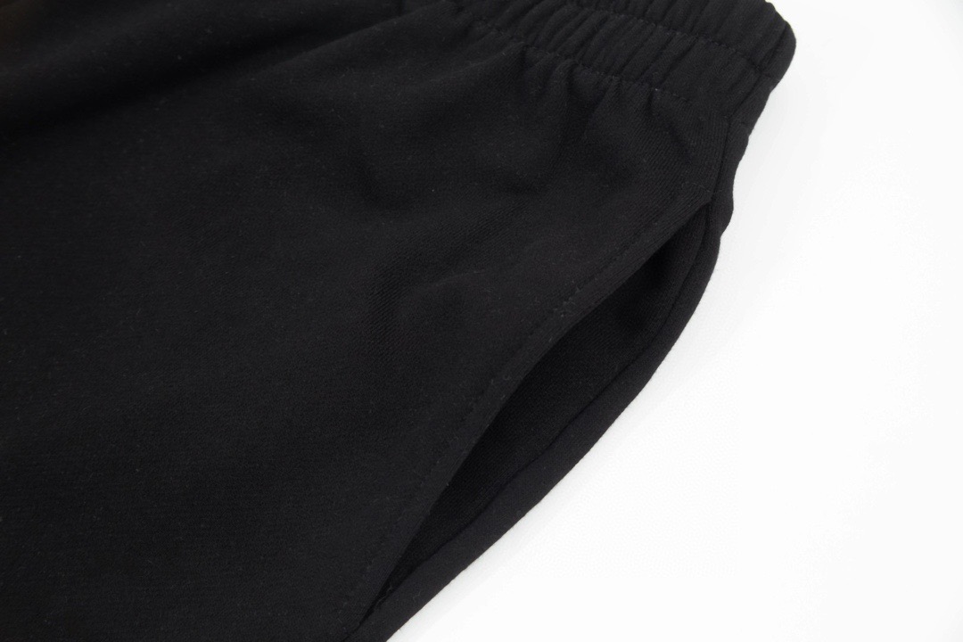 款号XB1048#💰85💰
斯图西stussy 扑克基础款短裤
 颜色：黑色 灰色
 尺码：S-XXL（尺码表在图9）
克重：380克