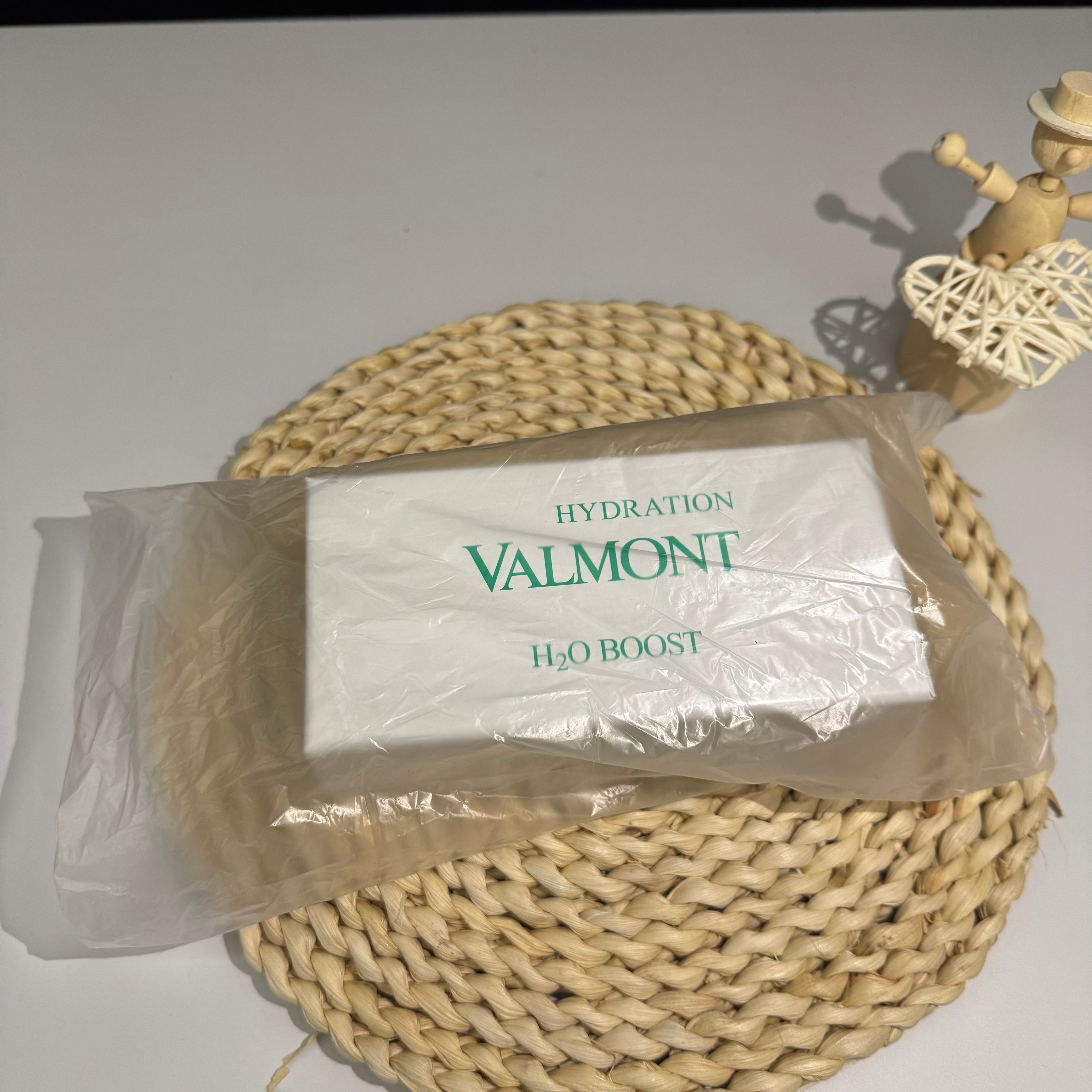 38 ajuste de precio (Nota del pedido: Caja de muestras de Sero Valmont) Valmont Sero Hidratante de Ácido Hialurónico 10…