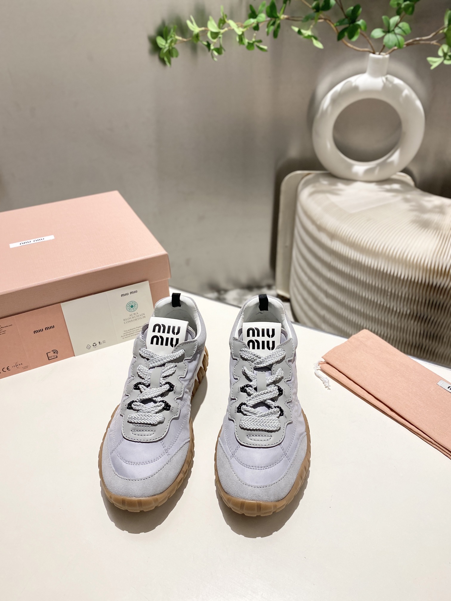 NO:236113,.Miao Miao 2025 Forrest Gump Casual Shoes Sneakers Spring and Summer New Style Recently, the avant-garde and bold design. Miu style is integrated into the simple lines of this thick-soled canvas sneaker. The unique logo is decorated on the tongue and back, embellished with retro. Thick-soled design is bold and innovative and avant-garde. Comfortable and breathable on the feet. The color is also very versatile. Number of 34-41 (34 41 customized), casual shoes/sneakers, miumiu, sneakers19860909.缪缪2025阿甘休闲鞋运动鞋 春夏新款 最近爆款前卫大胆的设计 .miu风格融于此款厚底帆布运动鞋的简约线条 ,别致徽标饰于鞋舌与背后,点缀复古 厚底设计 大胆创新前卫 上脚舒适透气 颜色也很百搭码数34-41 (34 41订做),休闲鞋/运动鞋,miumiu,sneakers,Women's Shoes