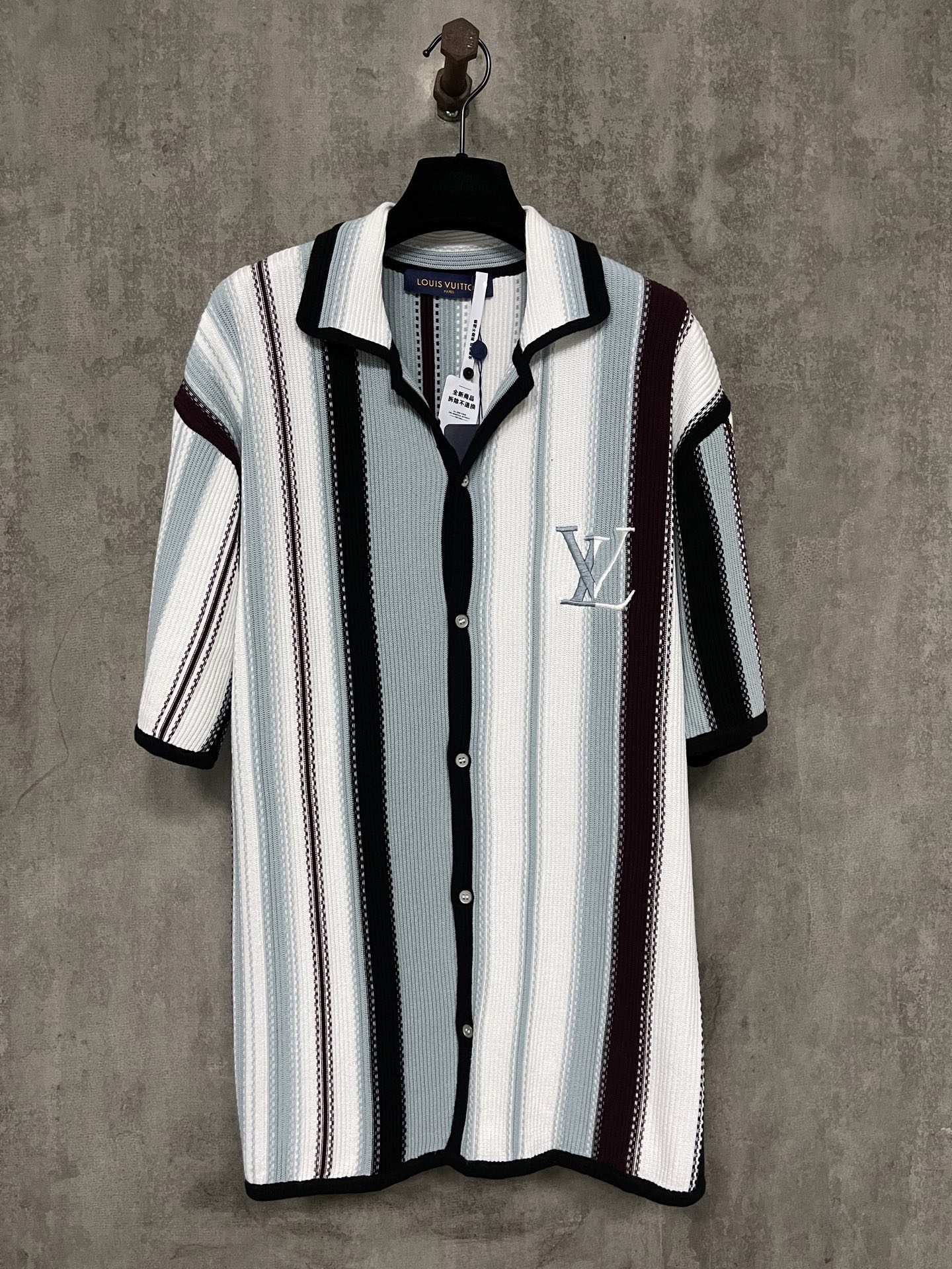 P185 LOUIS VUITTON 25SS Camisa de manga corta de punto con rayas y ganchillo LV. Tejido: hilo de algodón peinado de dob…