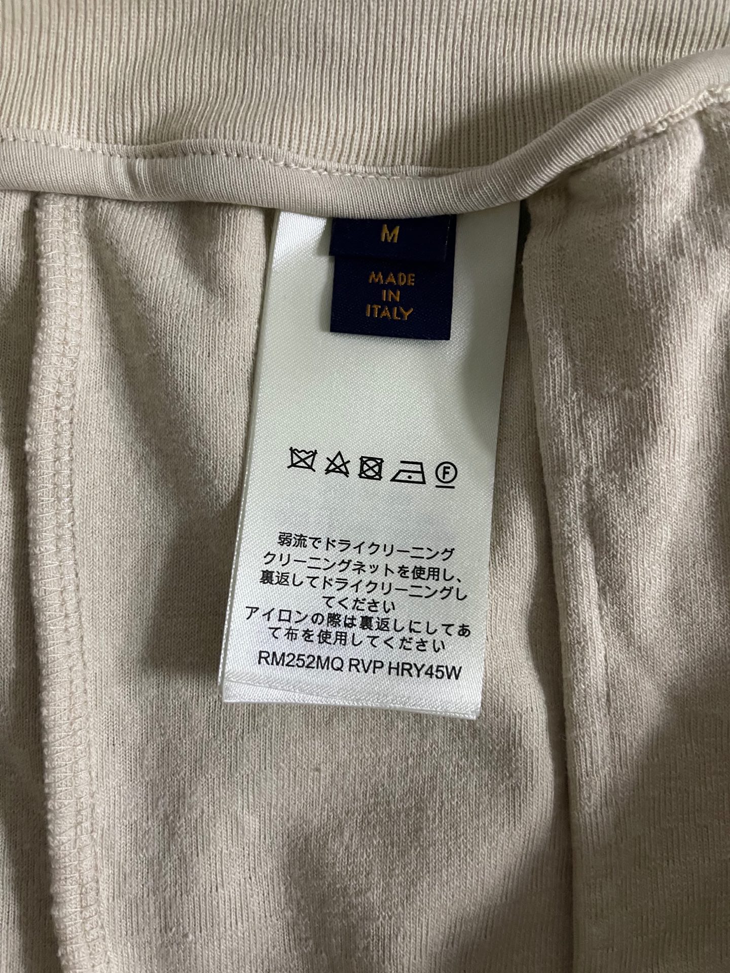 💰230
LOUIS VUITTON 25SS LV棉质毛圈刺绣短裤
面料采用:定制LV棋盘格全棉毛巾提花布 进口刺绣 定制面料 定位裁床定制五金 螺纹 辅料 对版对位 男女同款
-Color:  杏色
-Size: S M L XL