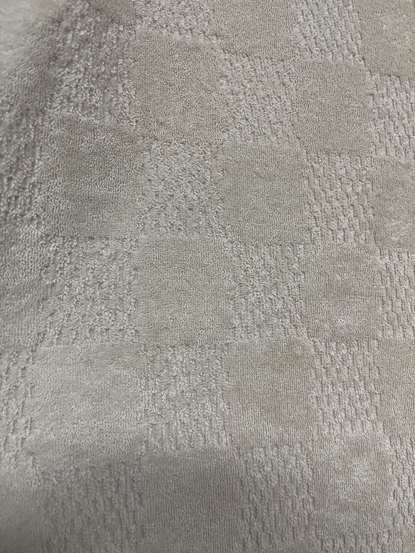 💰230
LOUIS VUITTON 25SS LV棉质毛圈刺绣短裤
面料采用:定制LV棋盘格全棉毛巾提花布 进口刺绣 定制面料 定位裁床定制五金 螺纹 辅料 对版对位 男女同款
-Color:  杏色
-Size: S M L XL