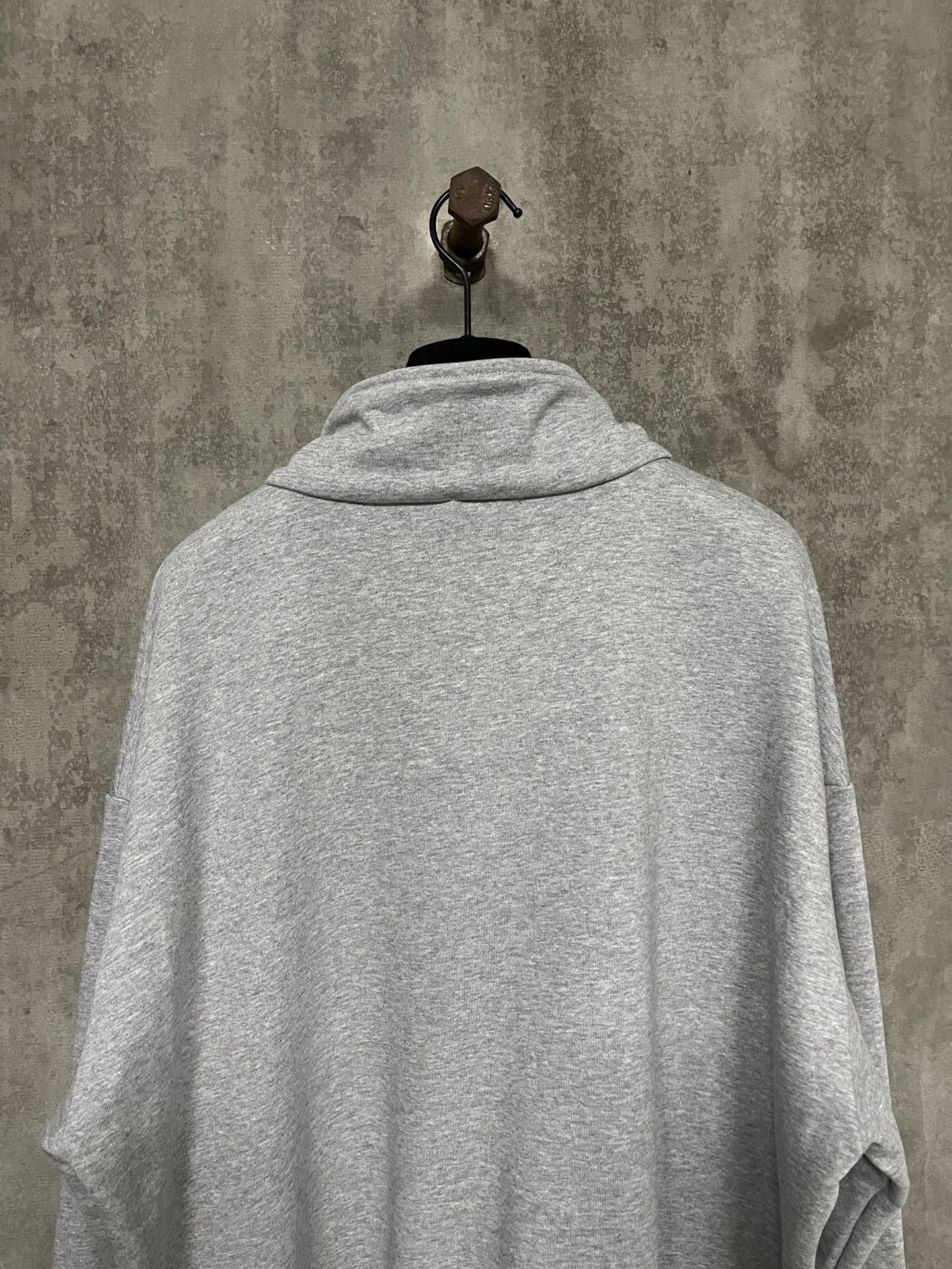 Elegant Quarter-Zip Sweatshirt - Soft Fleece, CD Logo, Unisex Style, Gray 6 i1751636639669 2649 0 6