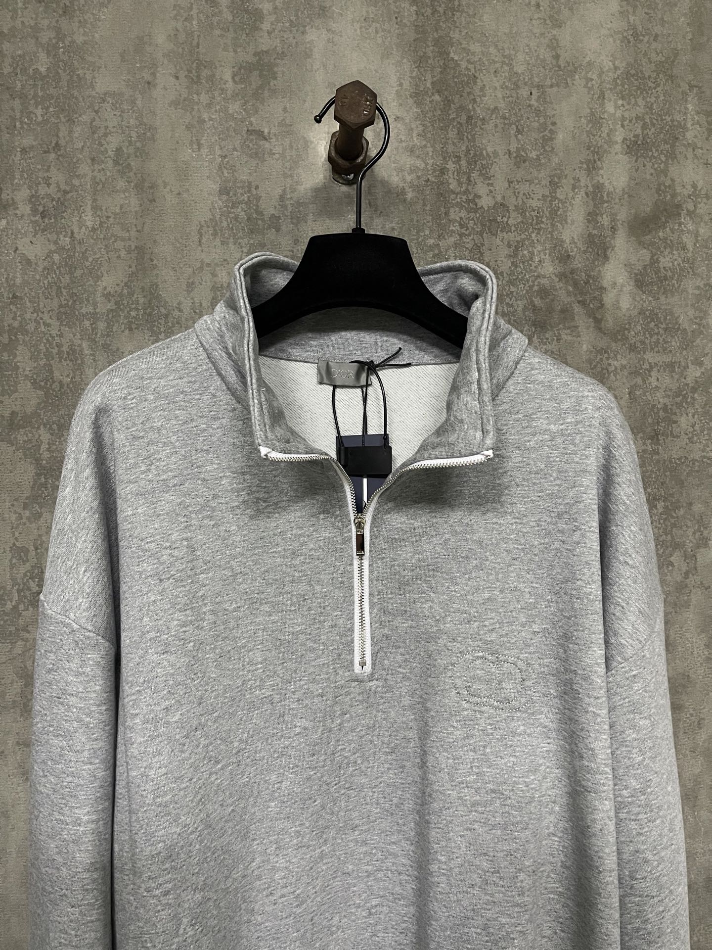 Elegant Quarter-Zip Sweatshirt - Soft Fleece, CD Logo, Unisex Style, Gray 4 i1751636639694 6595 0 2
