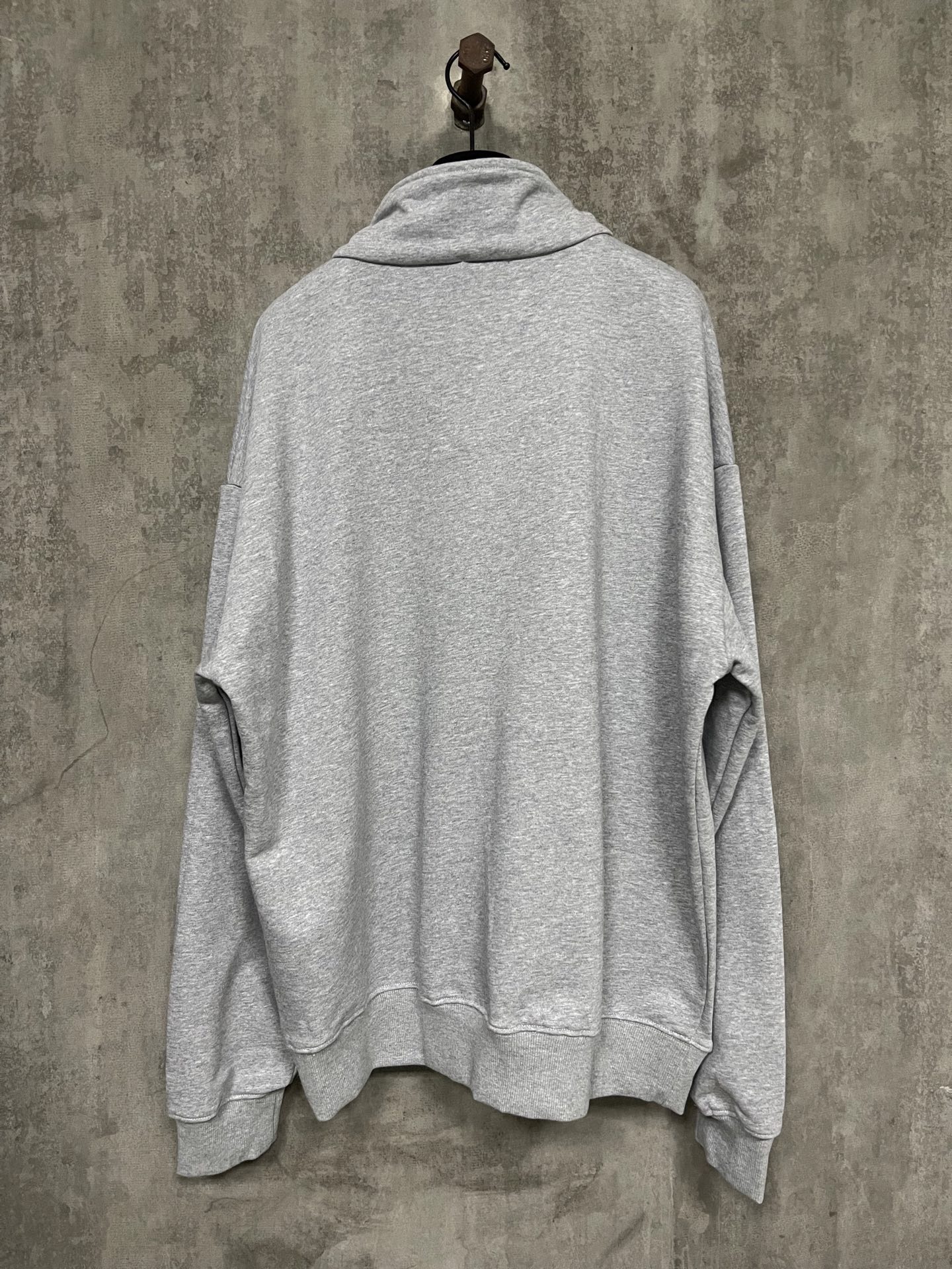 Elegant Quarter-Zip Sweatshirt - Soft Fleece, CD Logo, Unisex Style, Gray 3 i1751636639878 678 0 1