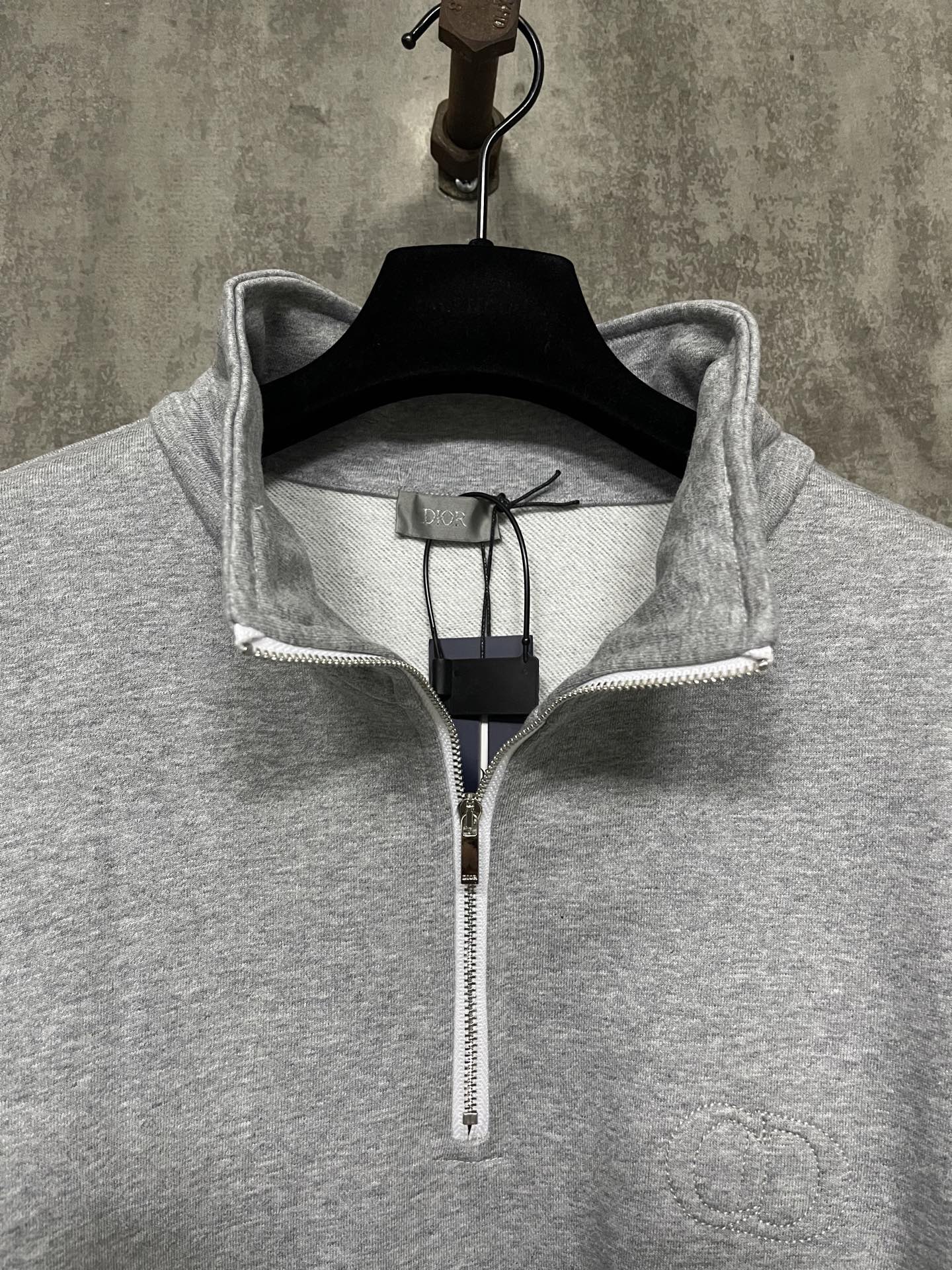 Elegant Quarter-Zip Sweatshirt - Soft Fleece, CD Logo, Unisex Style, Gray 8 i1751636645622 7675 0 4