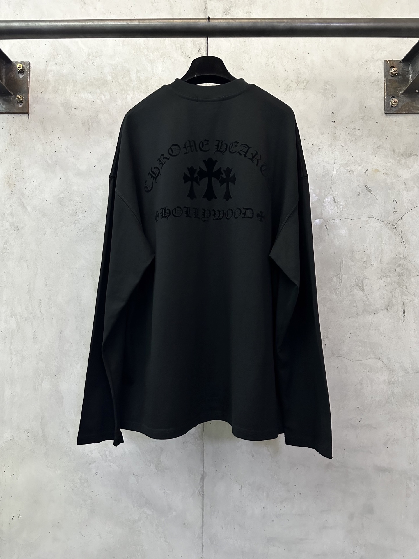 Chrome Hearts Flocked Logo Long Sleeve T-Shirt Heavyweight Cotton Black 2 i1758109036171 5513 0 1