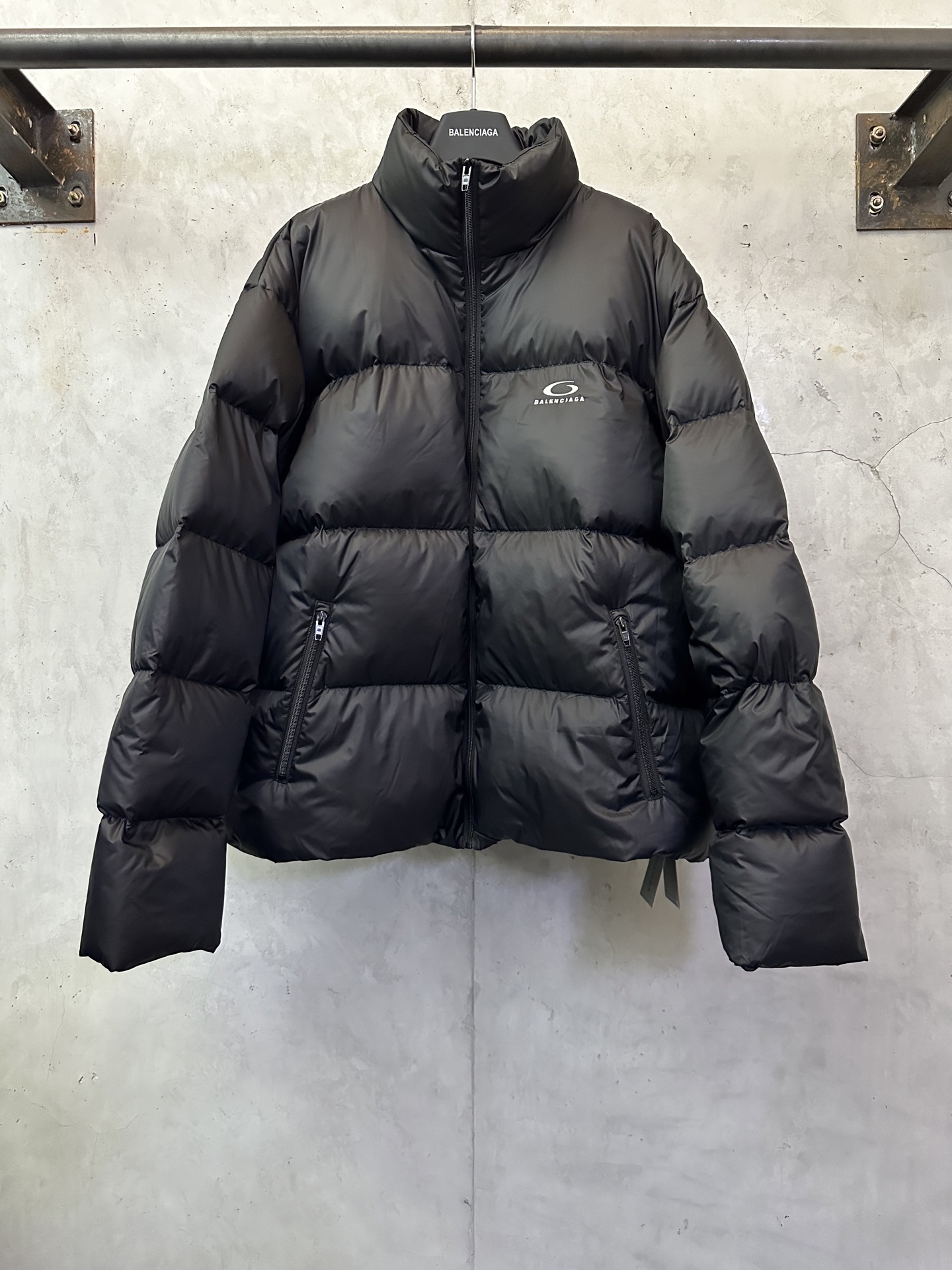 P425 Balenciaga París 25fw chaqueta acolchada con logo bordado de una anilla Tejido: relleno de plumón de pato blanco 9…