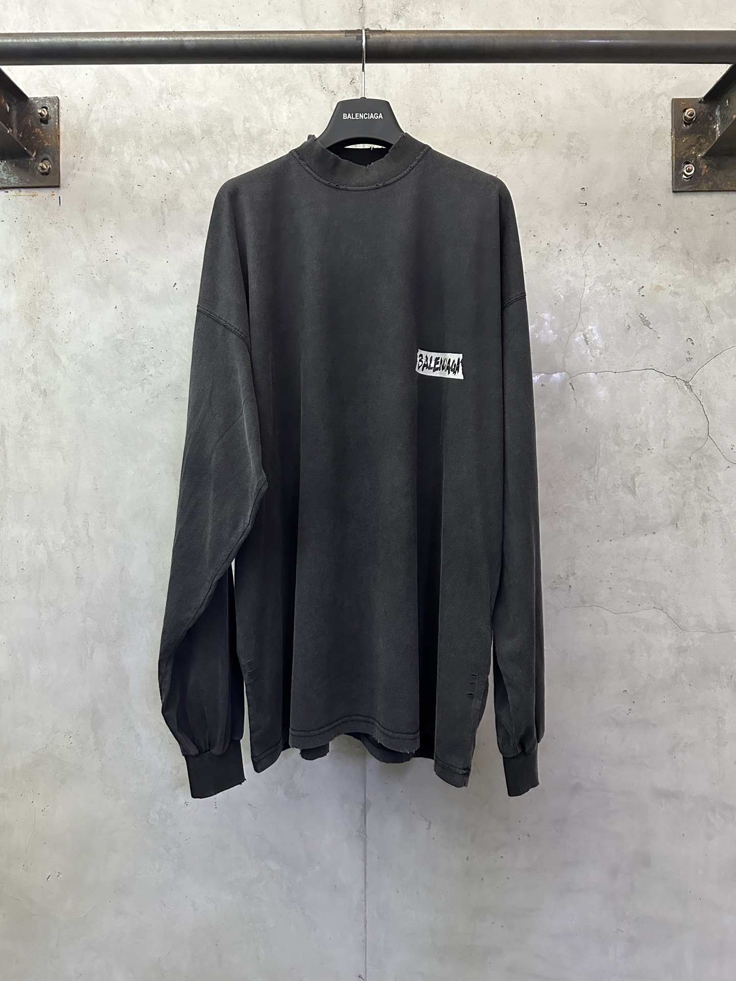 P155 Balenciaga París 25ss camiseta de manga larga con logo de letras y cinta blanca. Este modelo utiliza hilo peinado …