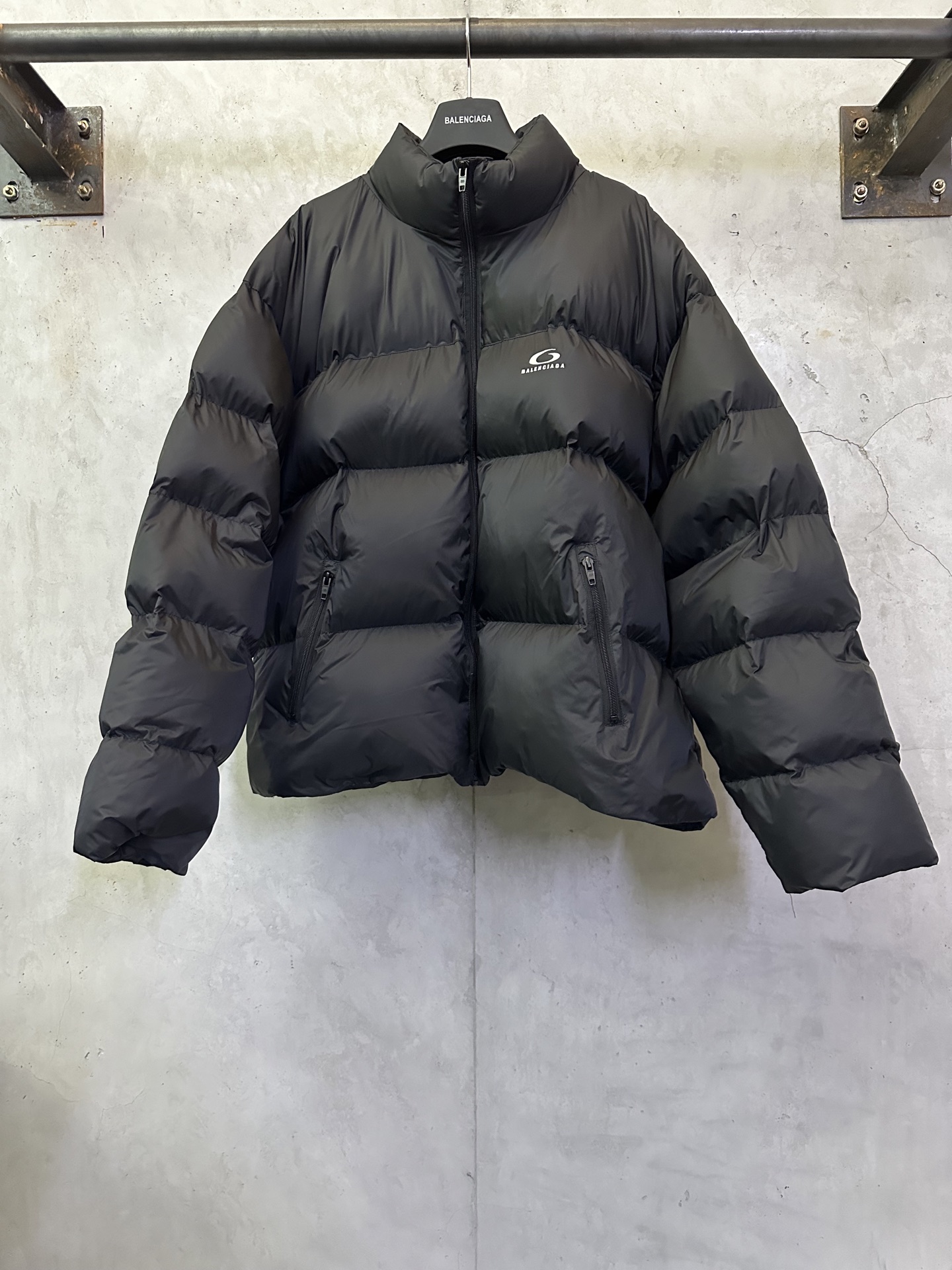 P385 Balenciaga 巴黎世家 25fw chaqueta de plumón con logo bordado de un solo anillo. Tejido: relleno de plumón blanco de pa…