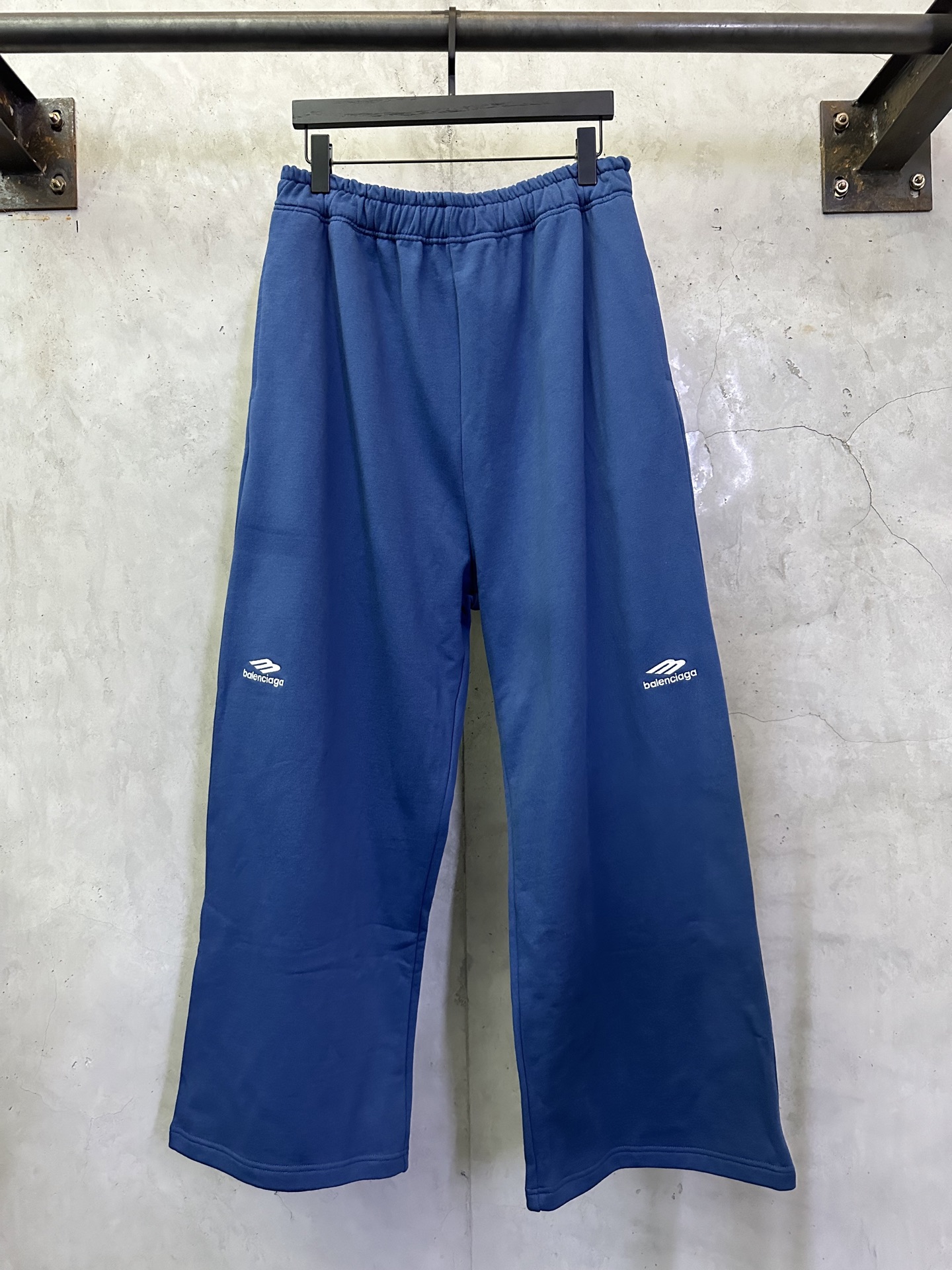 P195 Balenciaga 巴黎世家 25ss pantalones casuales de la serie ski con bordado 3m. El bordado se realiza con máquina de bord…