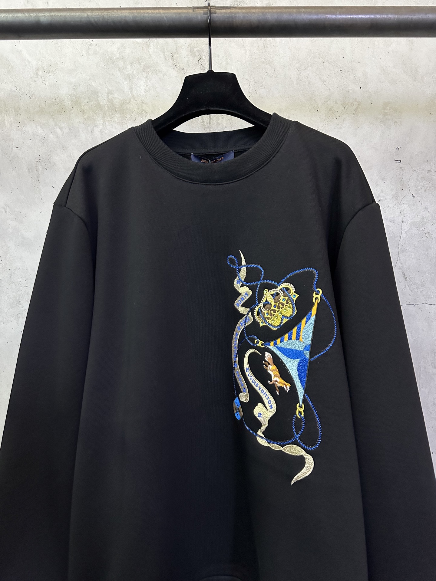 Louis Vuitton LOUIS VUITTON 26SS LV圆领进口刺绣长袖针织衫