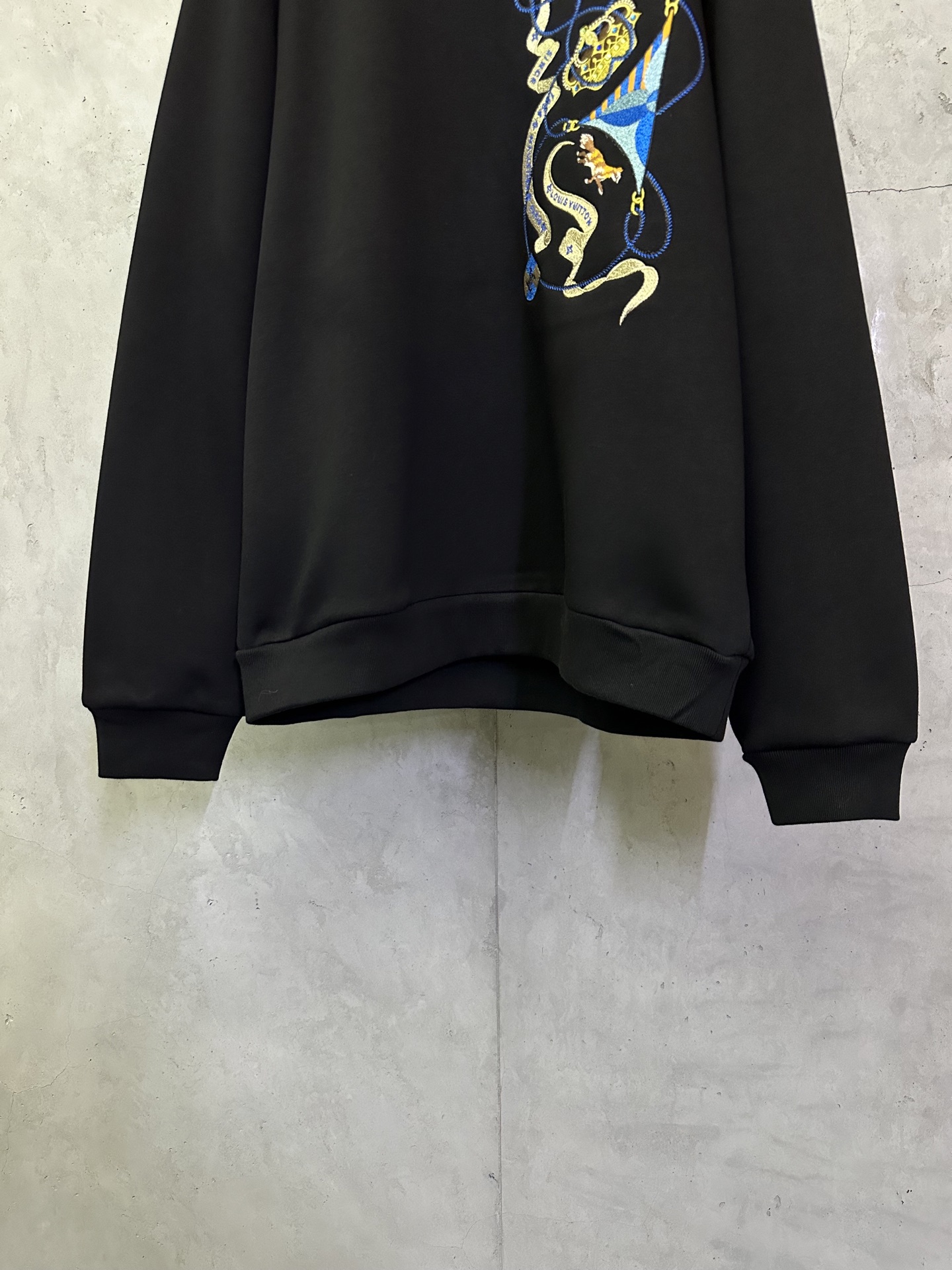 Louis Vuitton LOUIS VUITTON 26SS LV圆领进口刺绣长袖针织衫