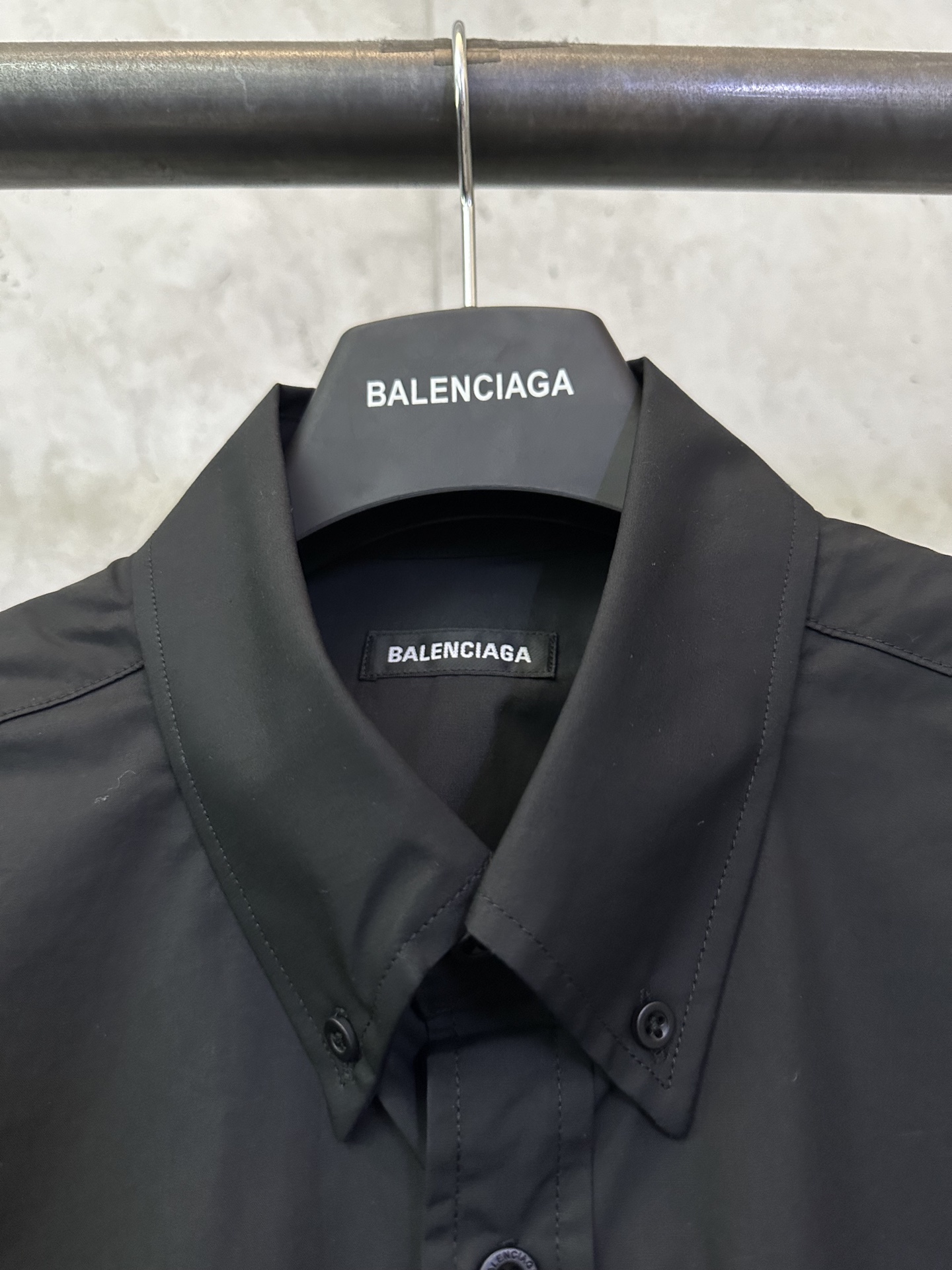 Balenciaga Balenciaga巴黎世家 宿舍25 白胶带字母印花衬衫