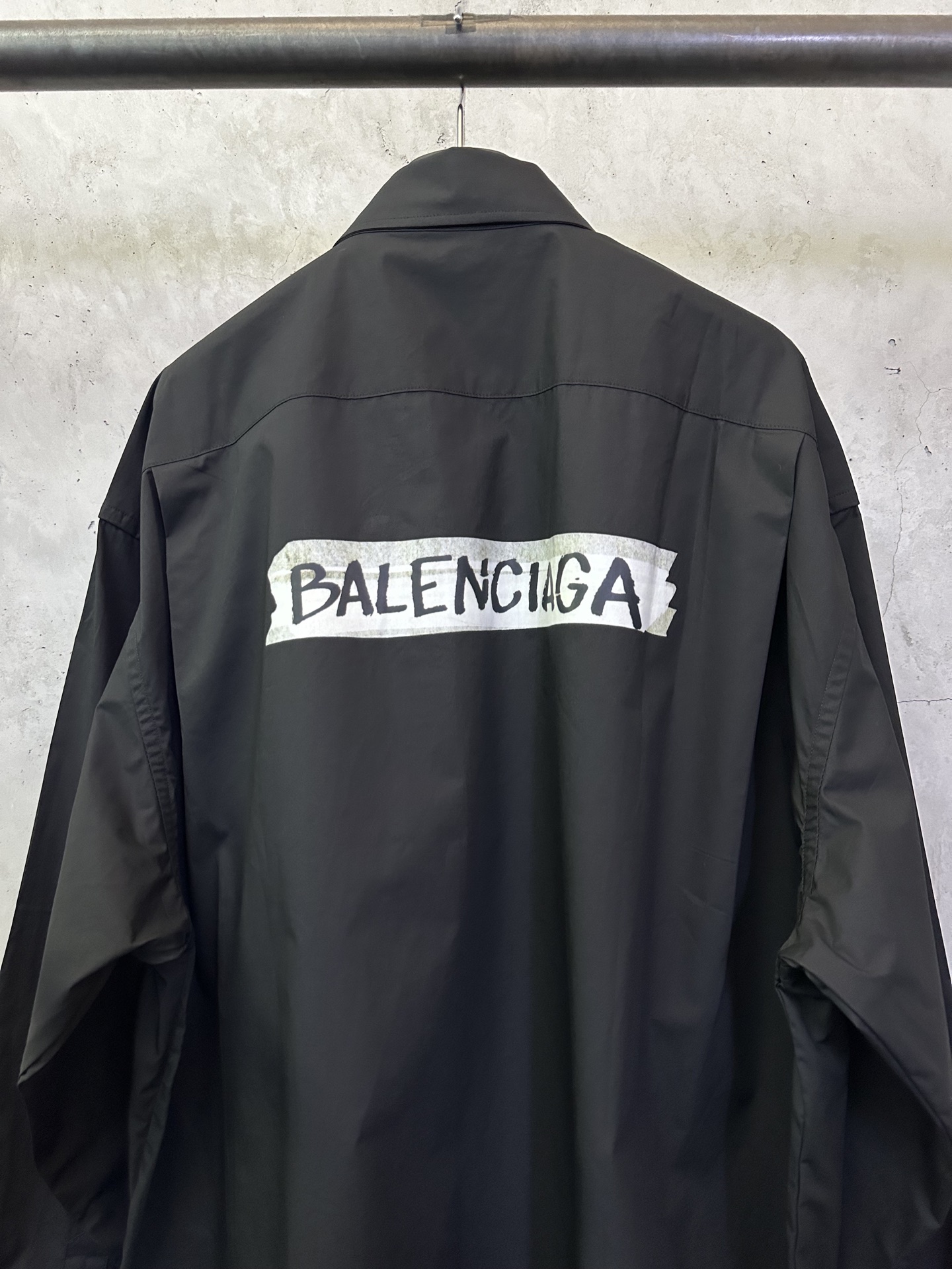 Balenciaga Balenciaga巴黎世家 宿舍25 白胶带字母印花衬衫