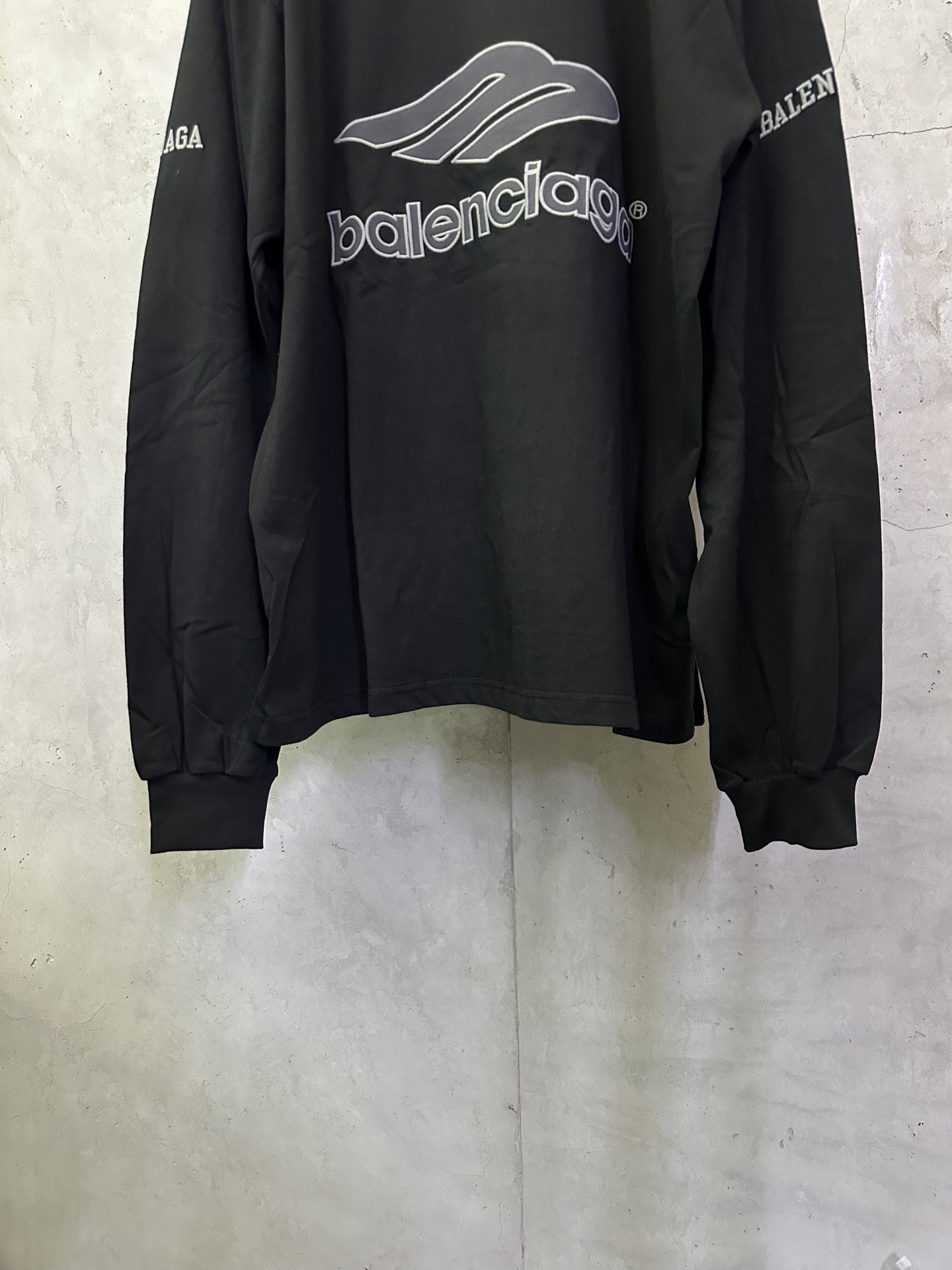 Balenciaga Balenciaga 巴黎世家 FW25 FOOTBALL系列3m刺绣V领落肩足球衣长袖t恤