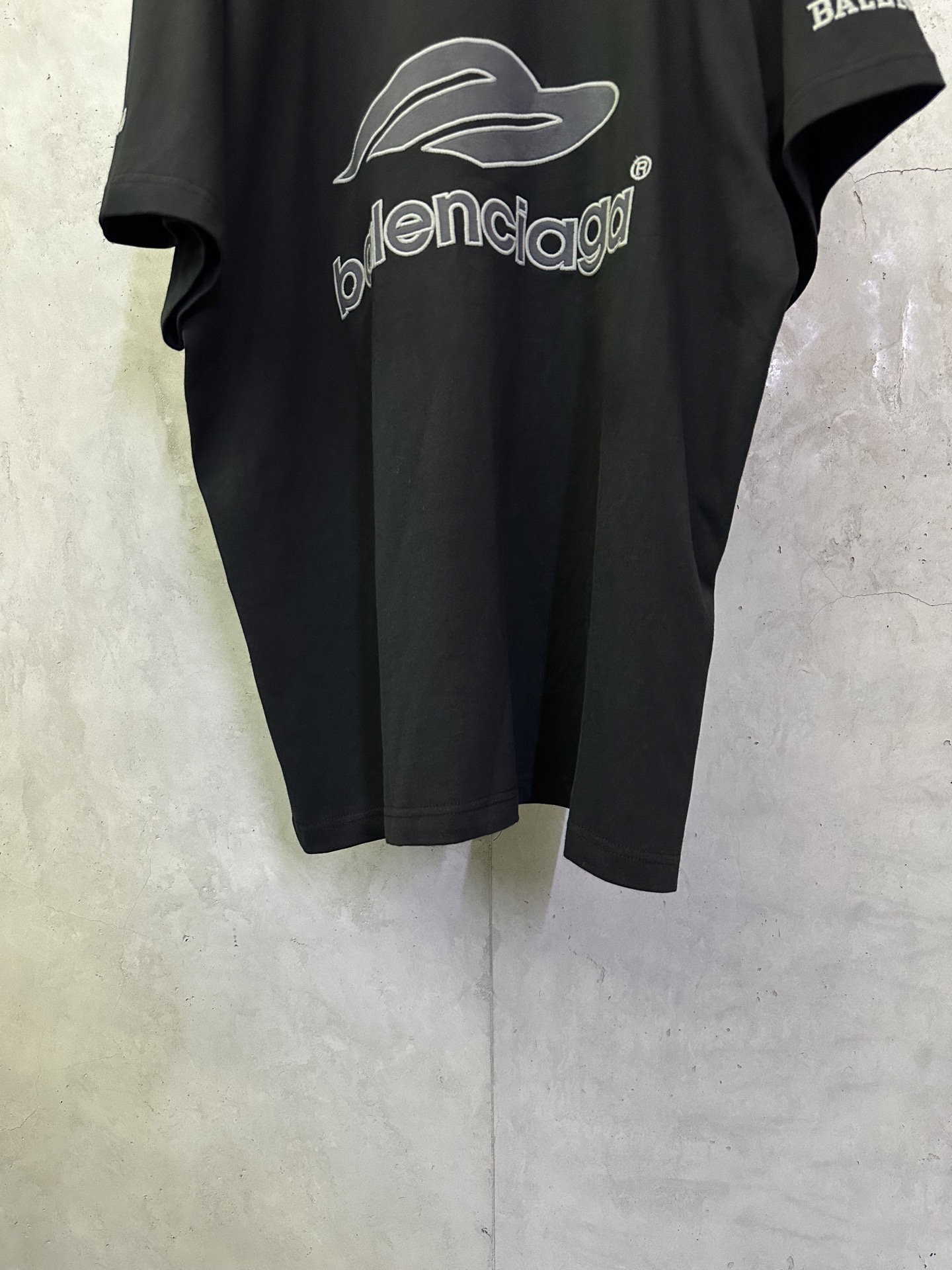 Balenciaga Balenciaga 巴黎世家 FW25 FOOTBALL系列3m刺绣V领落肩足球衣长袖t恤