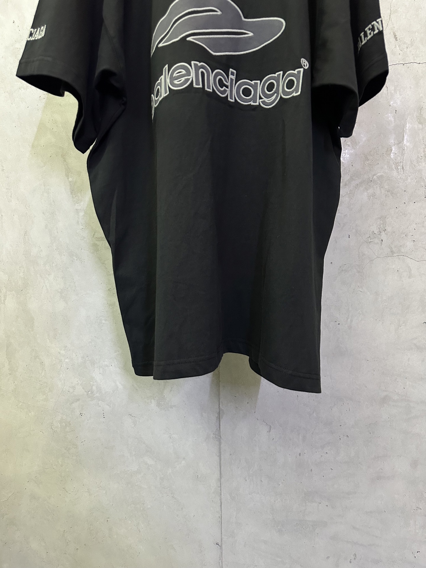 Balenciaga Balenciaga 巴黎世家 FW25 FOOTBALL系列3m刺绣V领落肩足球衣长袖t恤