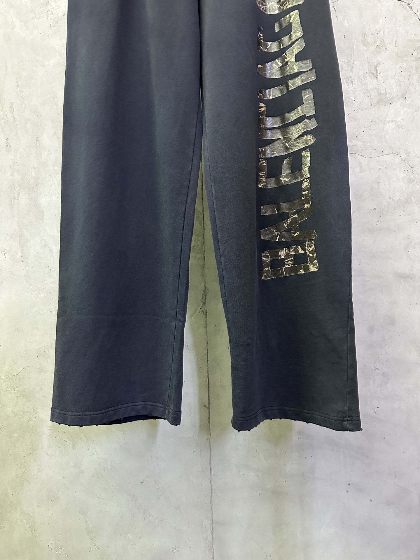 Balenciaga Balenciaga 巴黎世家 25ss 胶带字母印花休闲裤