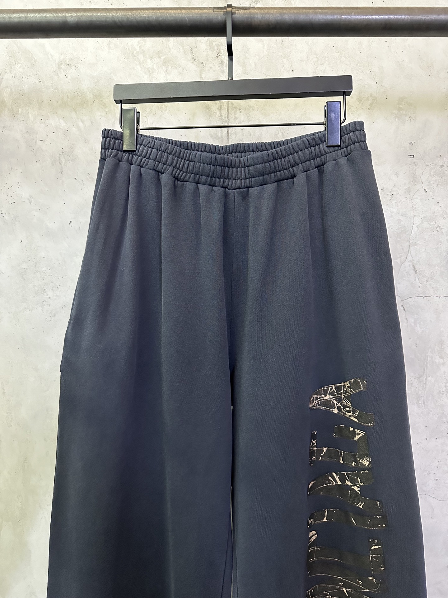 Balenciaga Balenciaga 巴黎世家 25ss 胶带字母印花休闲裤