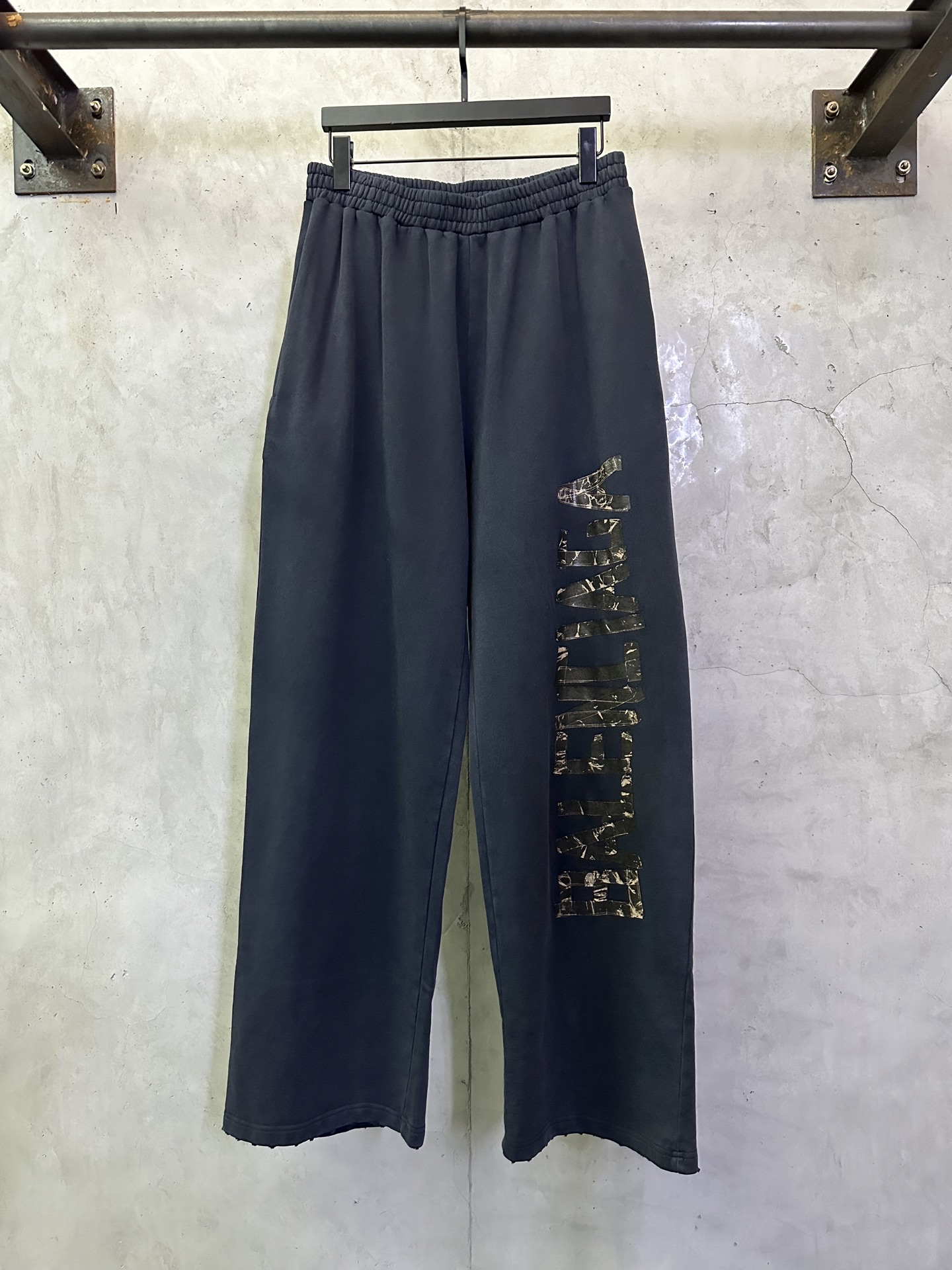Balenciaga Balenciaga 巴黎世家 25ss 胶带字母印花休闲裤