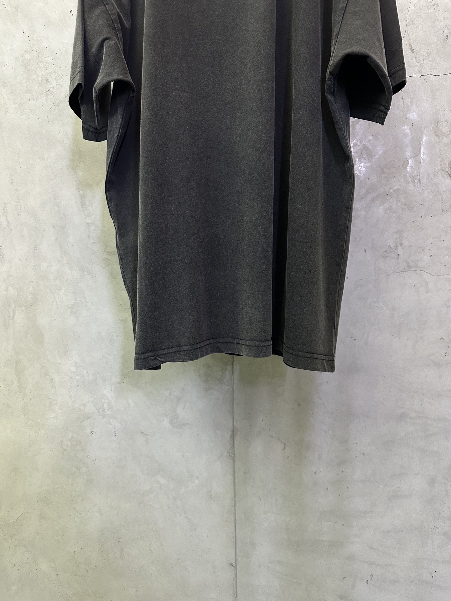 Balenciaga Balenciaga 巴黎世家 25ss 单环烟雾洗水做旧短袖T恤