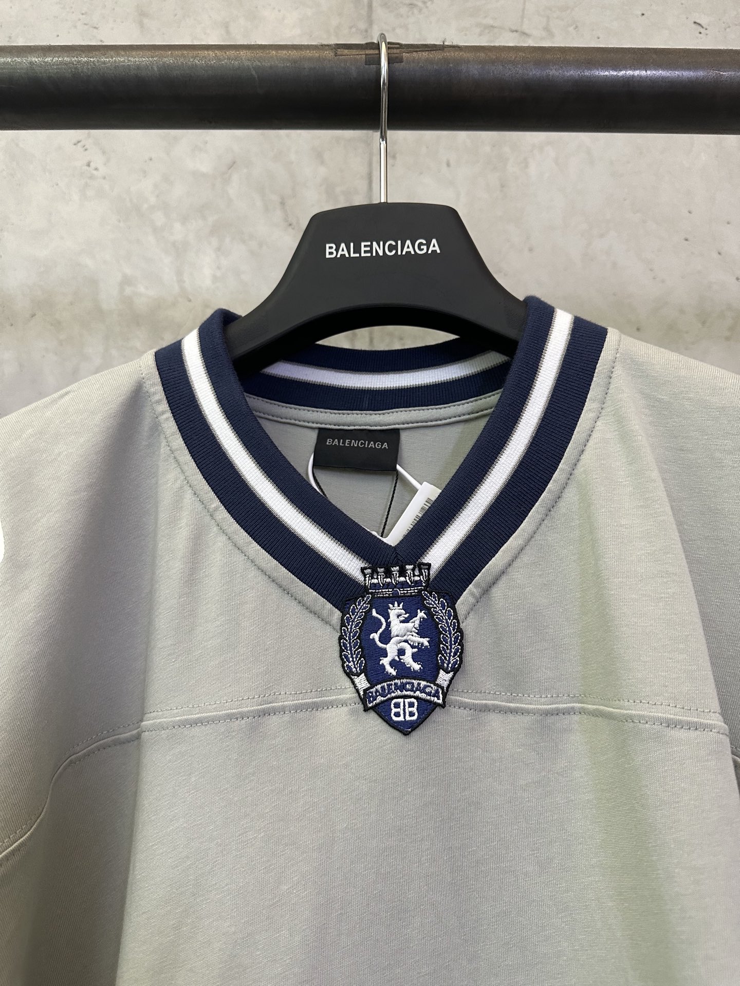 Balenciaga Balenciaga 巴黎世家 FW25 FOOTBALL系列3m刺绣V领落肩足球衣长袖t恤