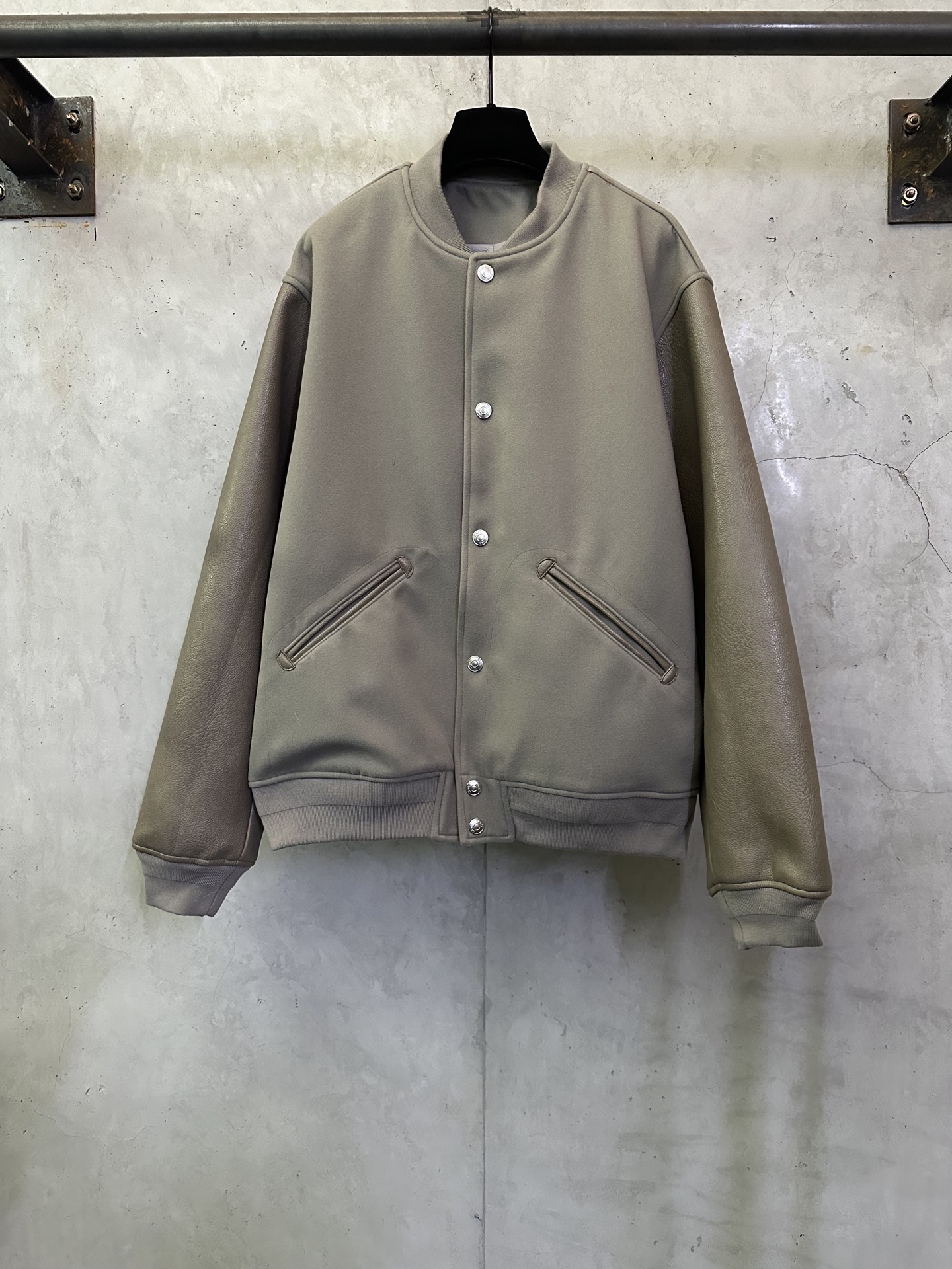 Dior DIOR 毛巾刺绣拼接皮衣棒球服