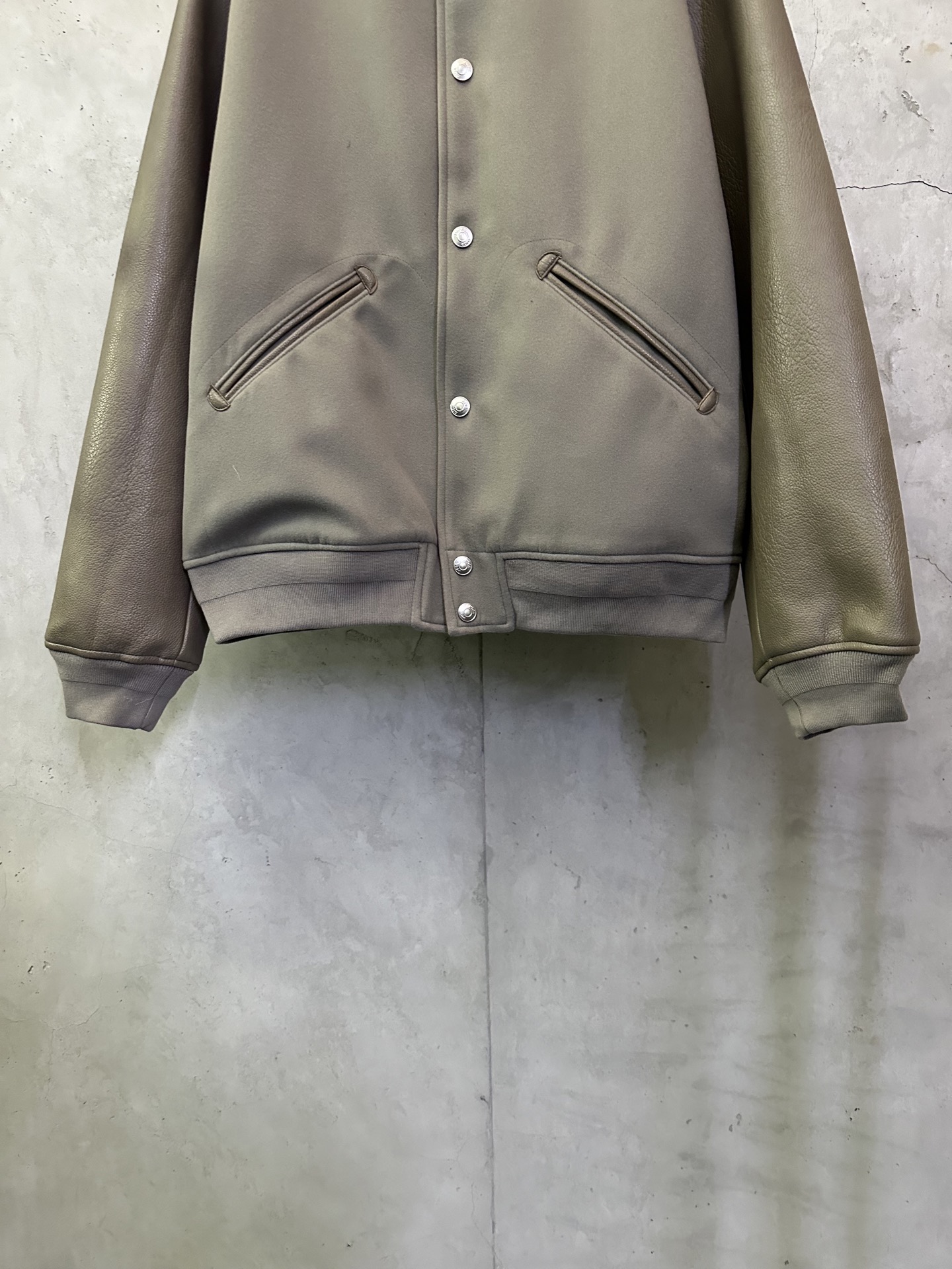 Dior DIOR 毛巾刺绣拼接皮衣棒球服