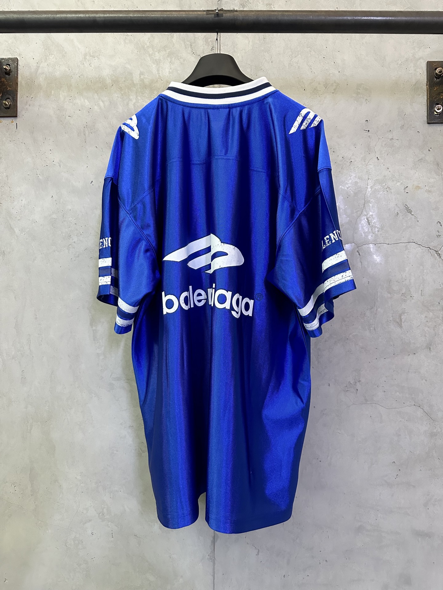 Balenciaga Balenciaga 巴黎世家 FW26 橄榄球系列3m球衣V领短袖T恤